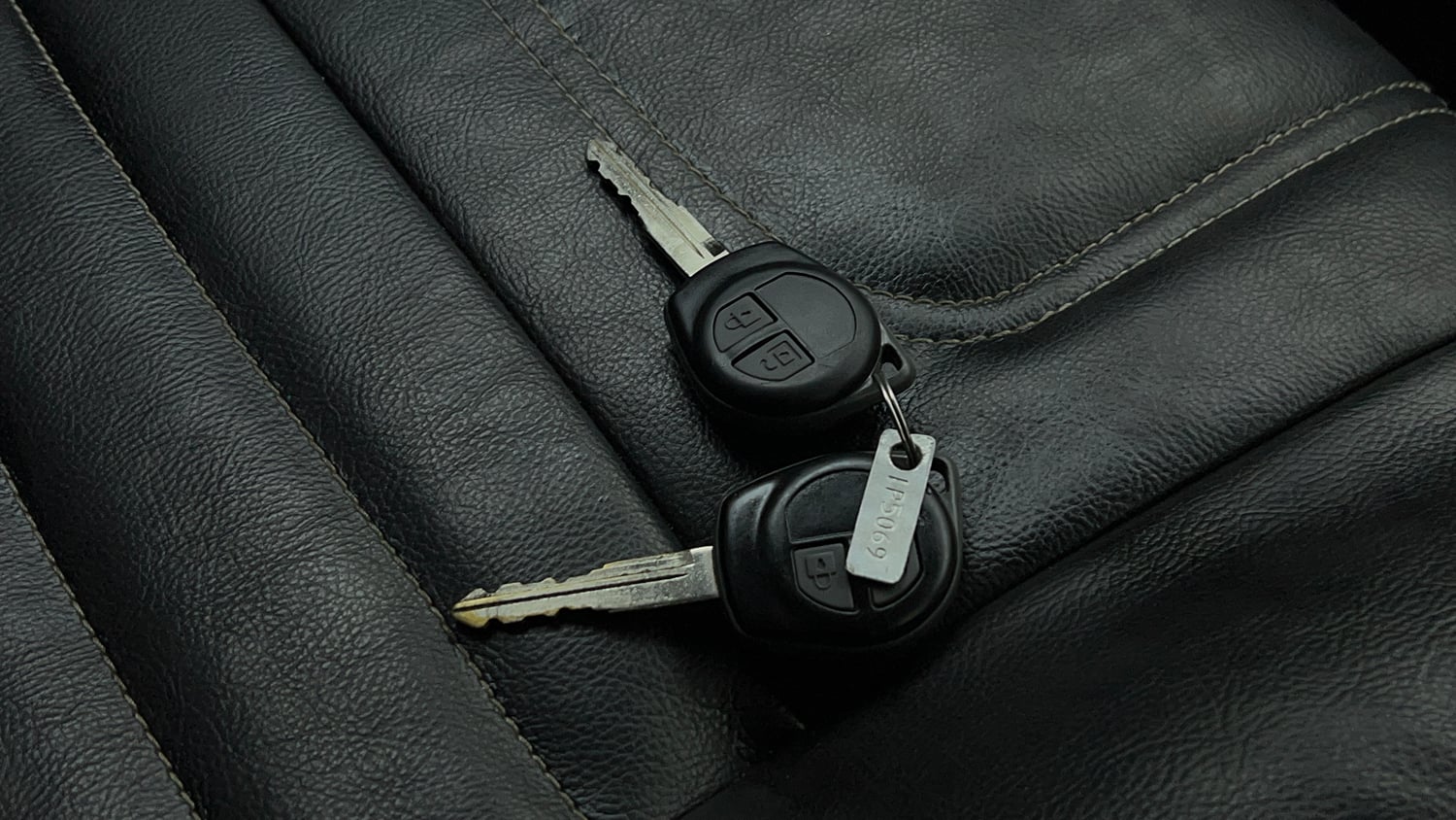 Used 2015 Maruti Suzuki Swift VXi Petrol Manual extra CAR KEY VIEW