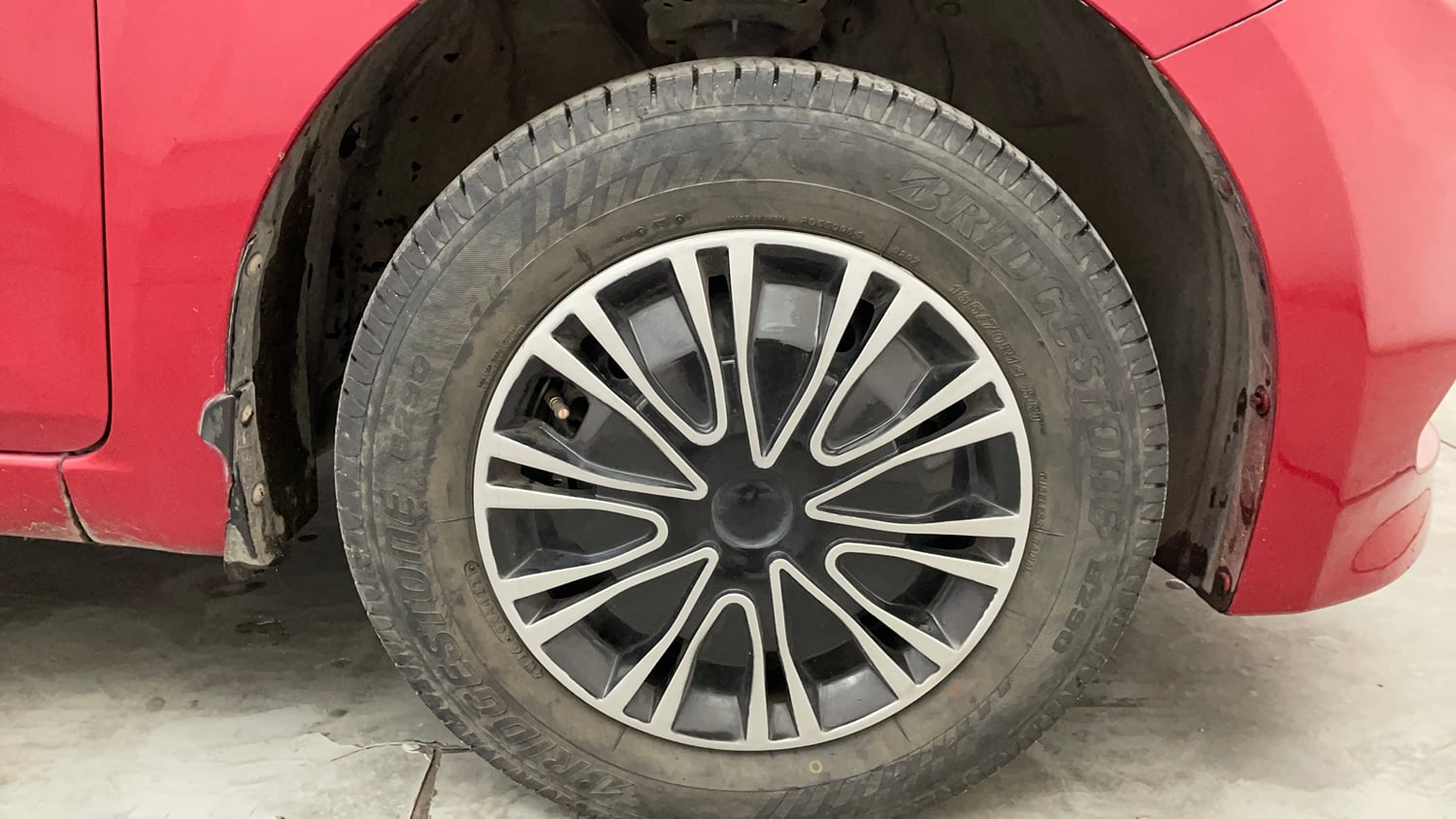 Used 2017 Hyundai Elite i20 Sportz 1.2 Petrol Manual tyres RIGHT FRONT TYRE RIM VIEW