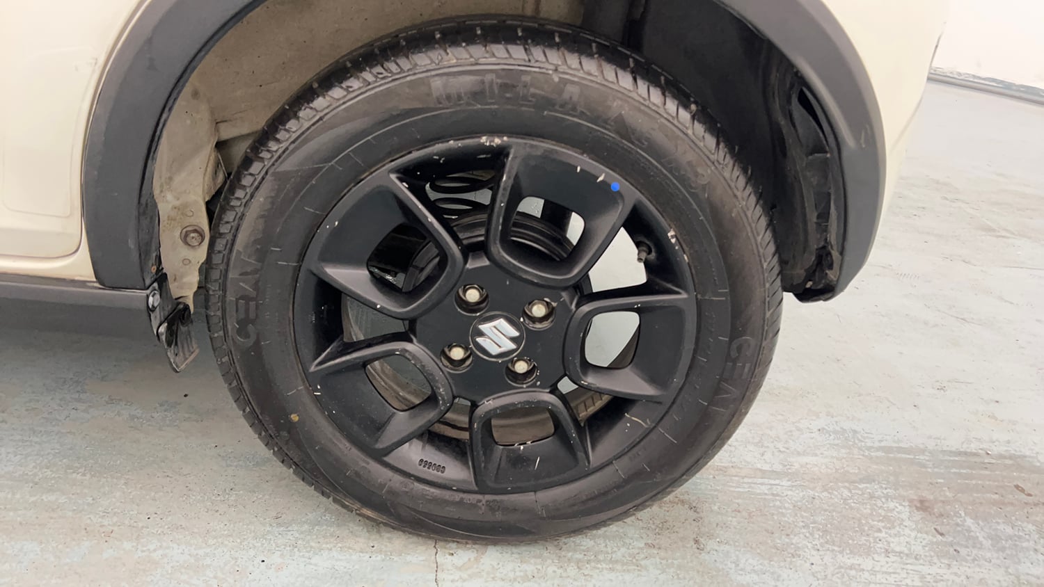 Used 2020 Maruti Suzuki Ignis Zeta 1.2 AMT Petrol Automatic tyres LEFT REAR TYRE RIM VIEW
