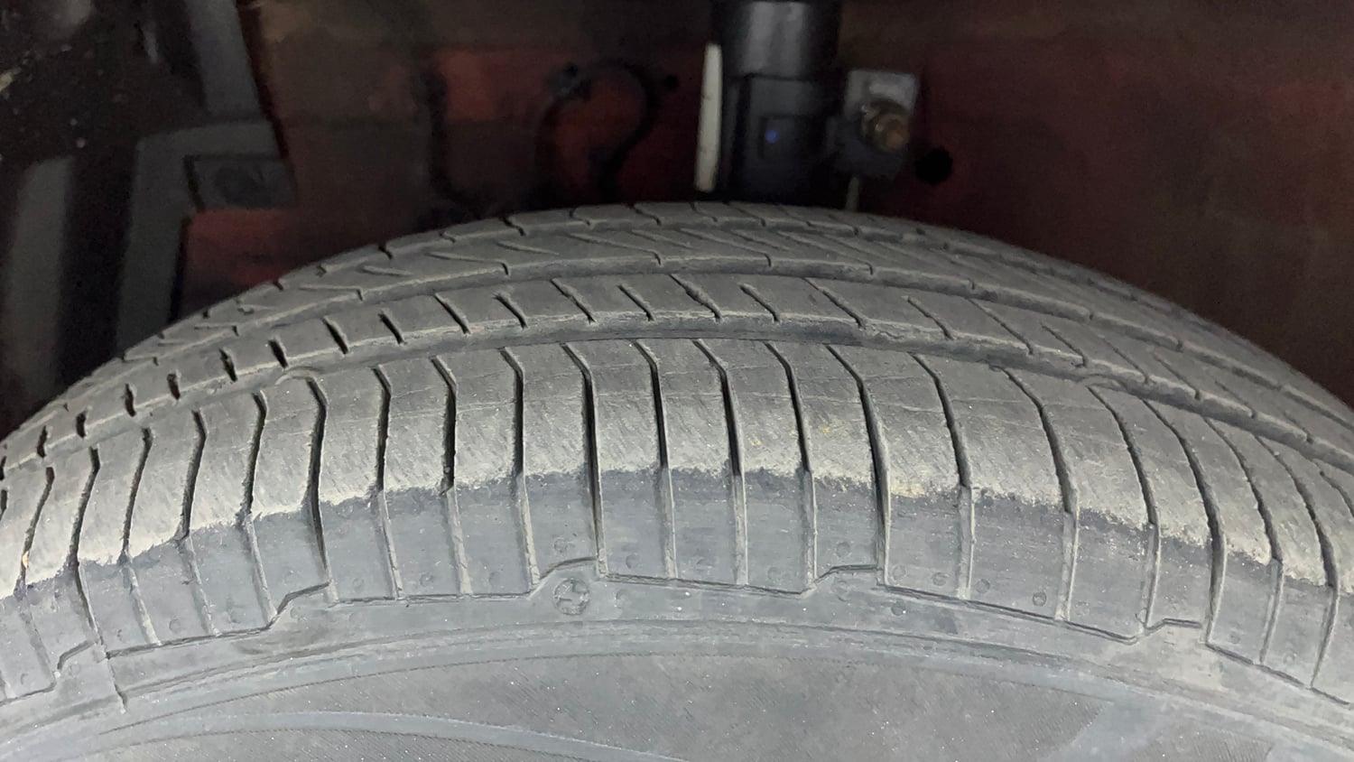 Used 2016 Maruti Suzuki Swift Deca Limited Edition VDi Diesel Manual tyres LEFT FRONT TYRE TREAD VIEW