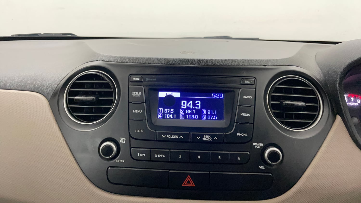 Used 2019 Hyundai Grand i10 Magna 1.2 Kappa VTVT Petrol Manual top_features Integrated (in-dash) music system