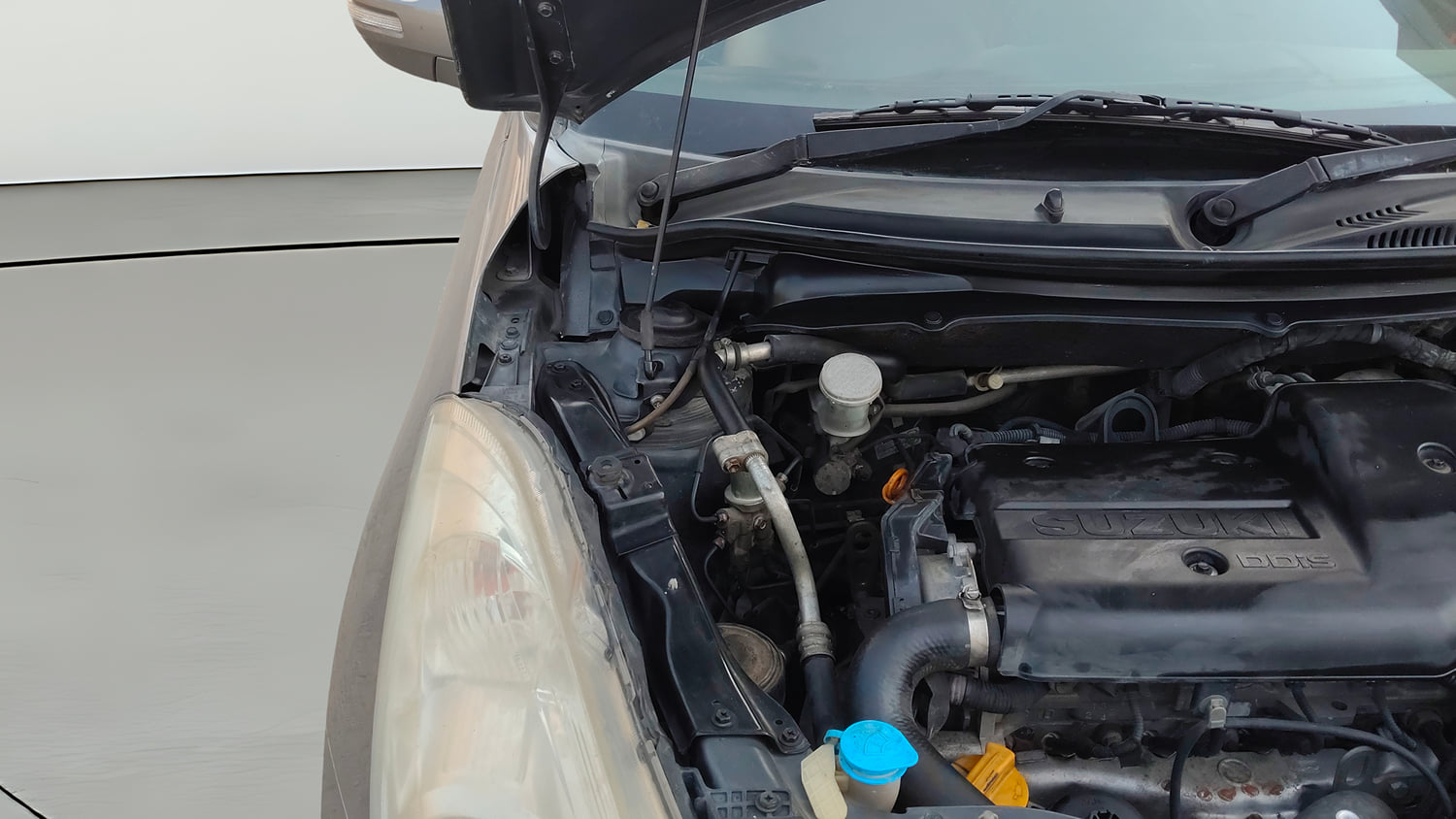 Used 2013 Maruti Suzuki Swift VDi Diesel Manual engine ENGINE RIGHT SIDE VIEW