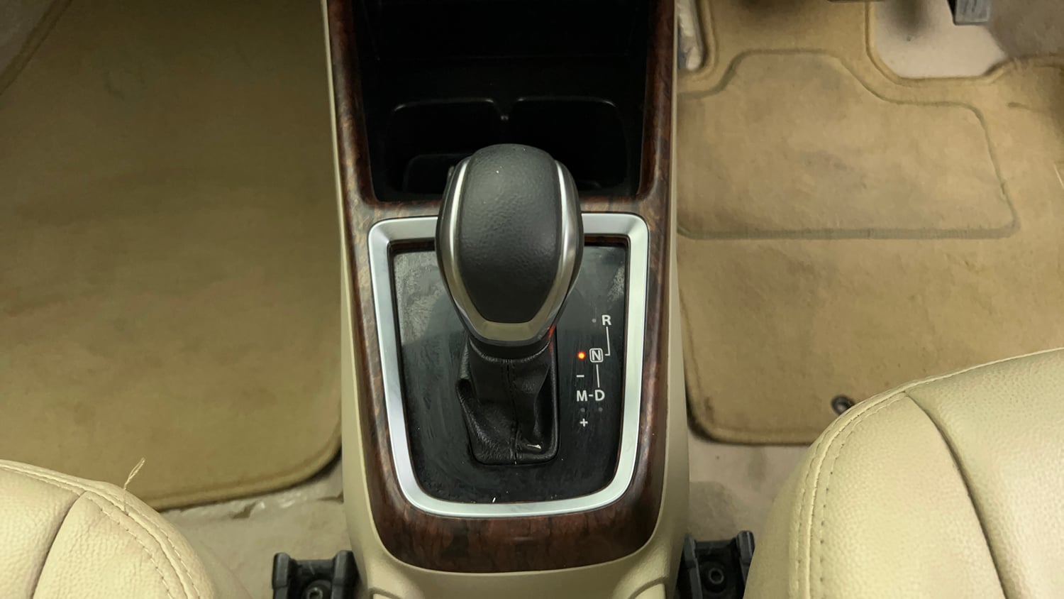 Used 2019 Maruti Suzuki Dzire VXi AMT Petrol Automatic interior GEAR  KNOB VIEW