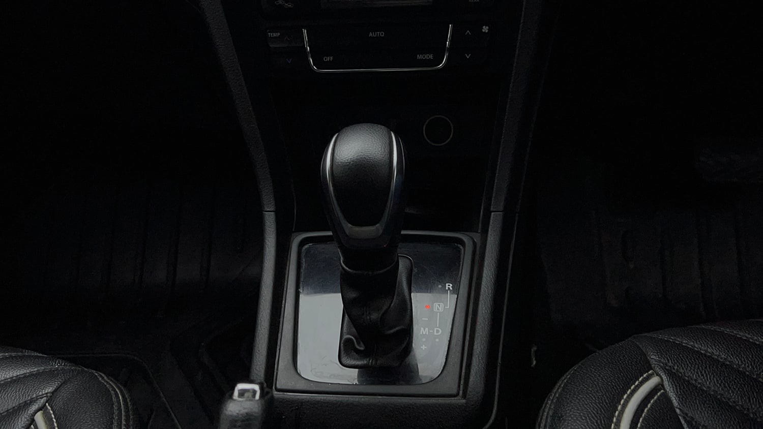 Used 2018 maruti-suzuki Vitara Brezza ZDi AGS Diesel Automatic interior GEAR  KNOB VIEW