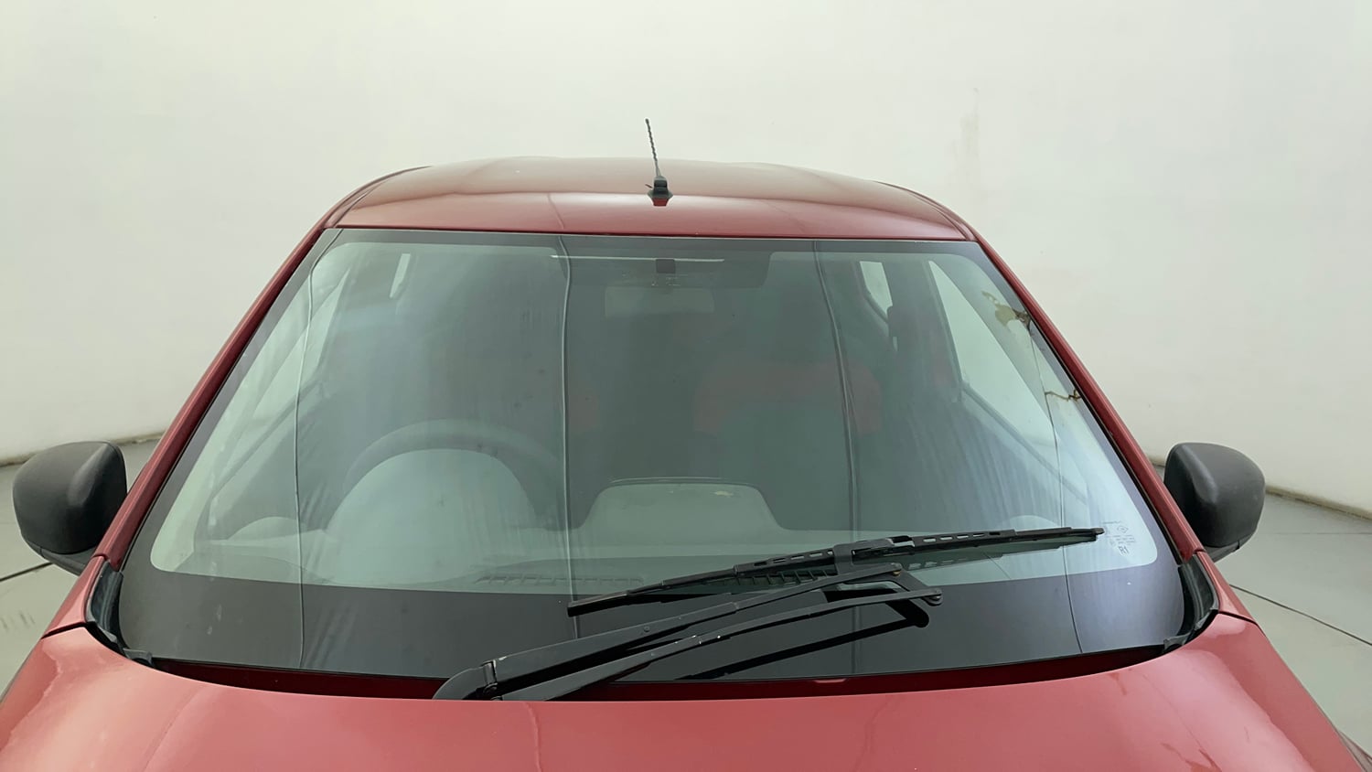 Used 2016 Renault Kwid 1.0 RXT Petrol Manual exterior FRONT WINDSHIELD VIEW