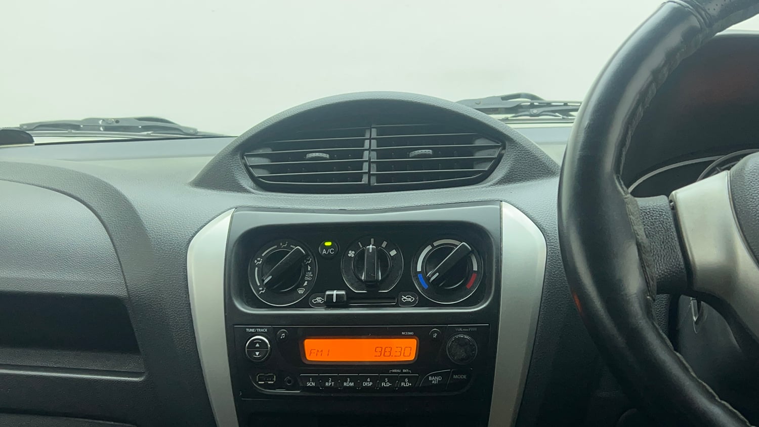 Used 2018 Maruti Suzuki Alto 800 VXi Petrol Manual top_features Integrated (in-dash) music system