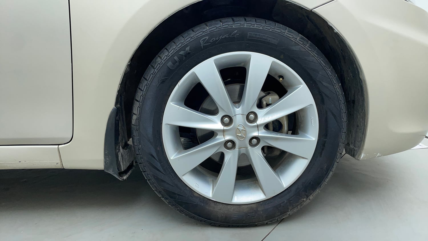 Used 2013 Hyundai Verna Fluidic 1.6 CRDi SX Diesel Manual tyres RIGHT FRONT TYRE RIM VIEW