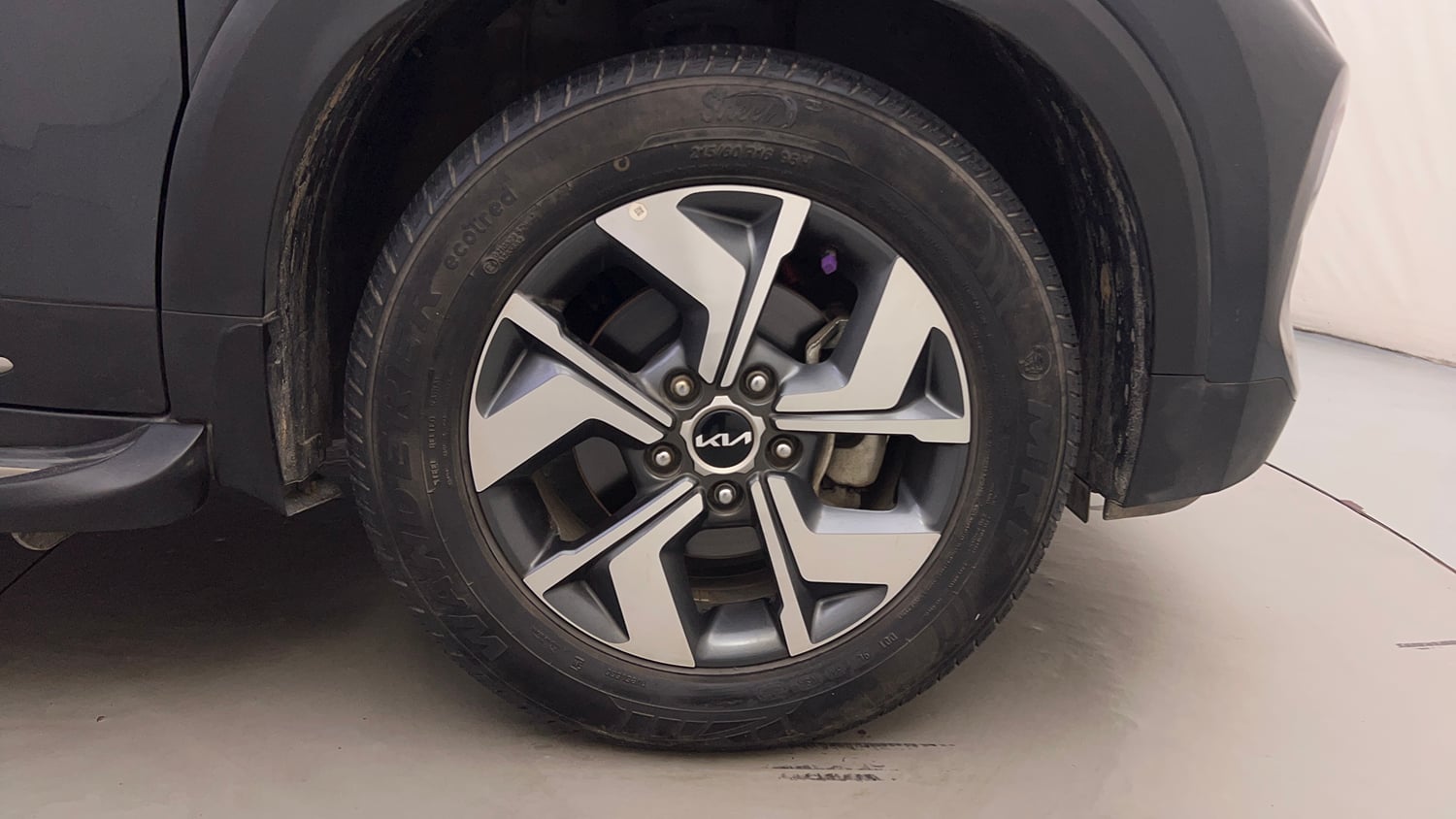 Used 2023 Kia Sonet HTX 1.0 Turbo Petrol DCT Petrol Automatic tyres RIGHT FRONT TYRE RIM VIEW