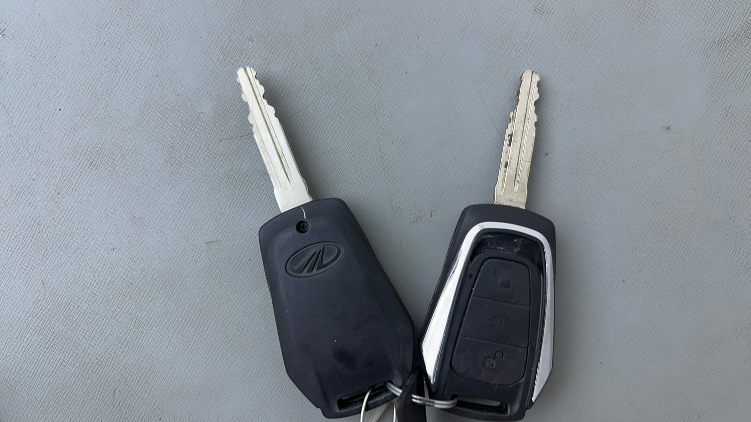Used 2017 Mahindra KUV100 K6 6 STR Petrol Manual extra CAR KEY VIEW