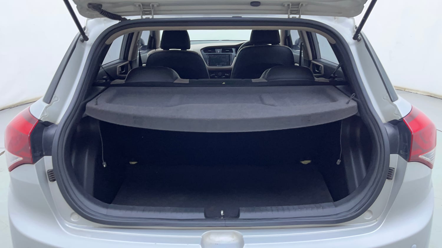 Used 2017 Hyundai Elite i20 Sportz 1.2 Petrol Manual interior DICKY INSIDE VIEW