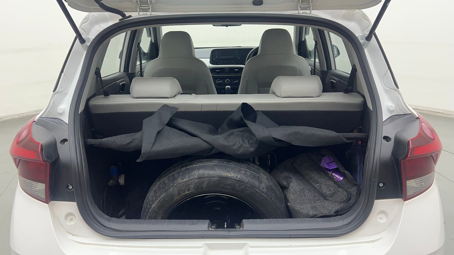 Used 2024 Hyundai Grand i10 Nios Magna 1.2 Kappa Petrol+CNG (Outside Fitted) Cng Manual interior DICKY INSIDE VIEW