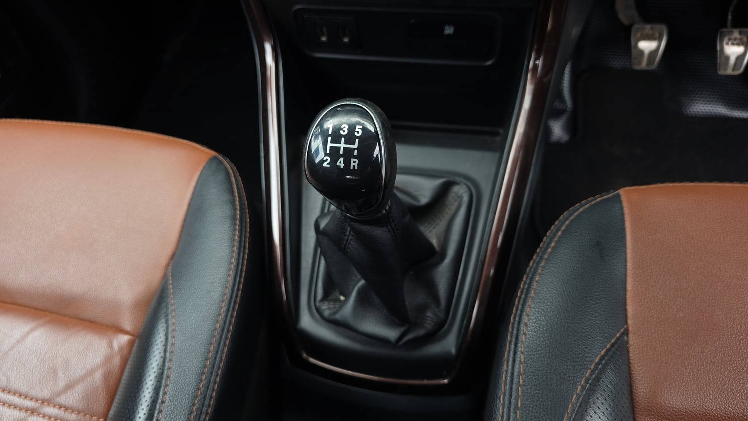 Used 2019 Ford EcoSport Thunder Edition Petrol Petrol Manual interior GEAR  KNOB VIEW