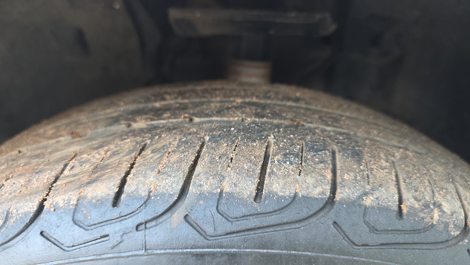 Used 2025 Tata Altroz Racer R2 Petrol Manual tyres LEFT FRONT TYRE TREAD VIEW