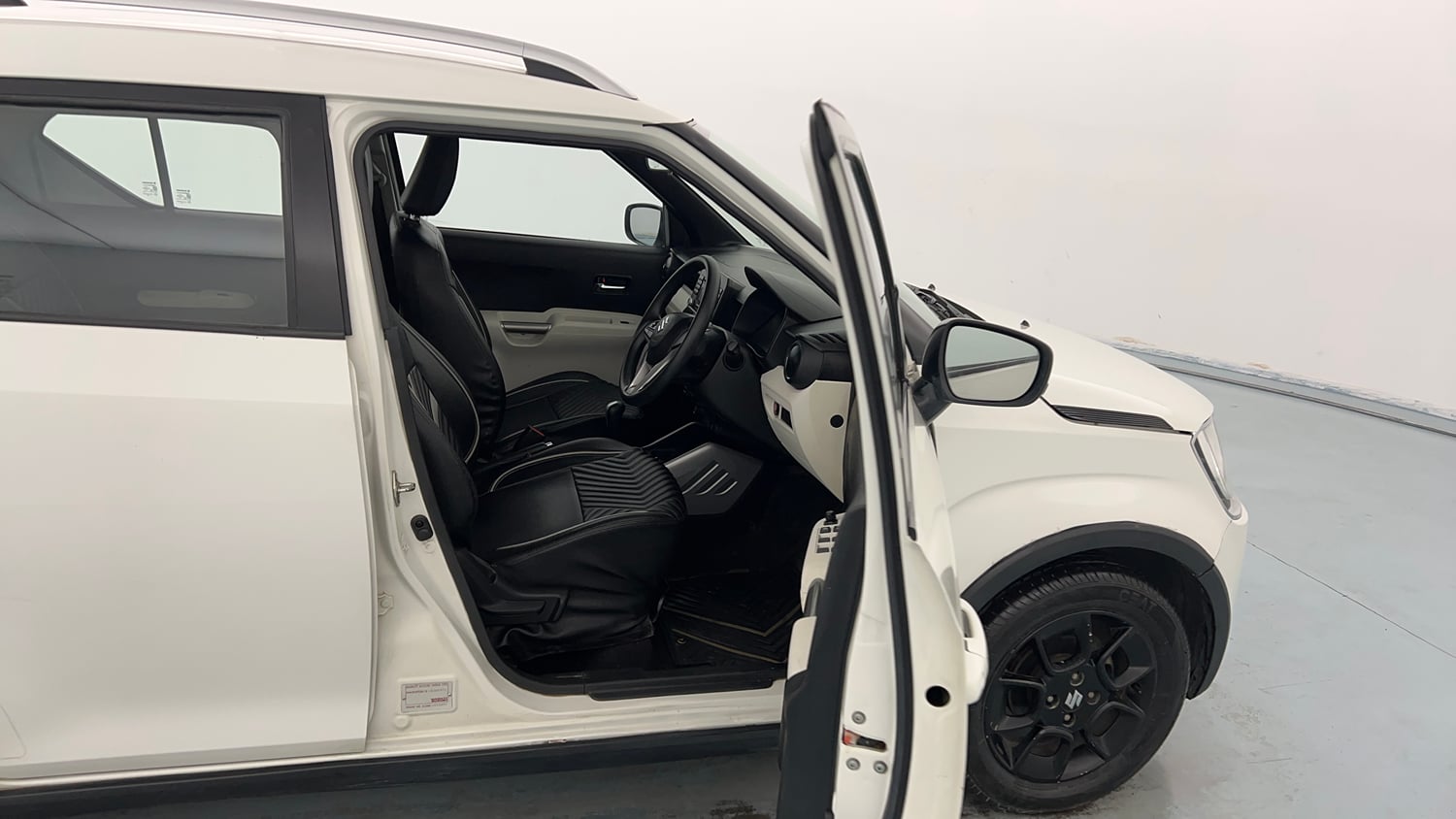 Used 2020 Maruti Suzuki Ignis Zeta 1.2 AMT Petrol Automatic interior RIGHT SIDE FRONT DOOR CABIN VIEW