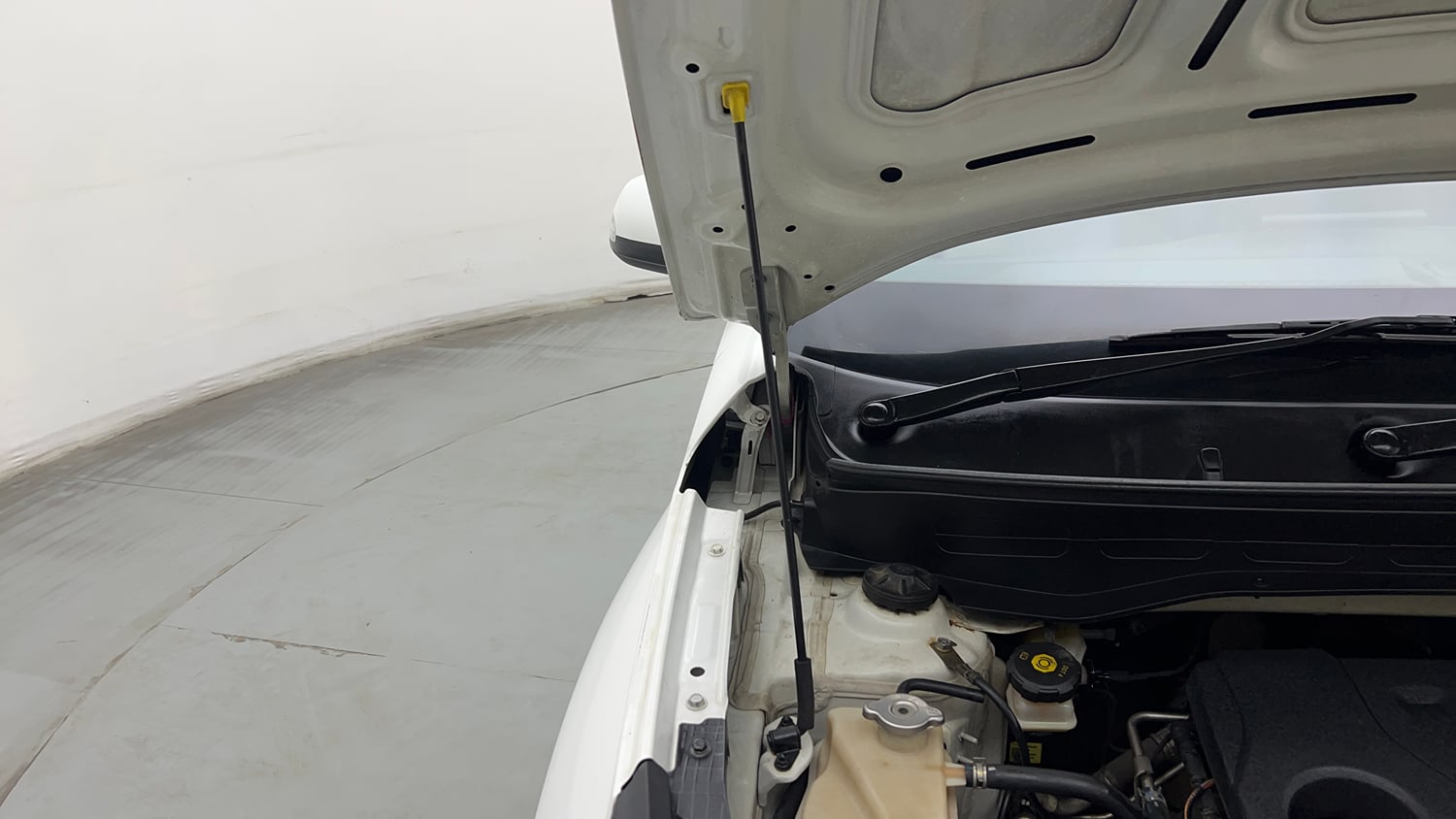 Used 2022 Hyundai Venue SX 1.0 Turbo iMT Petrol Manual engine ENGINE RIGHT SIDE HINGE & APRON VIEW