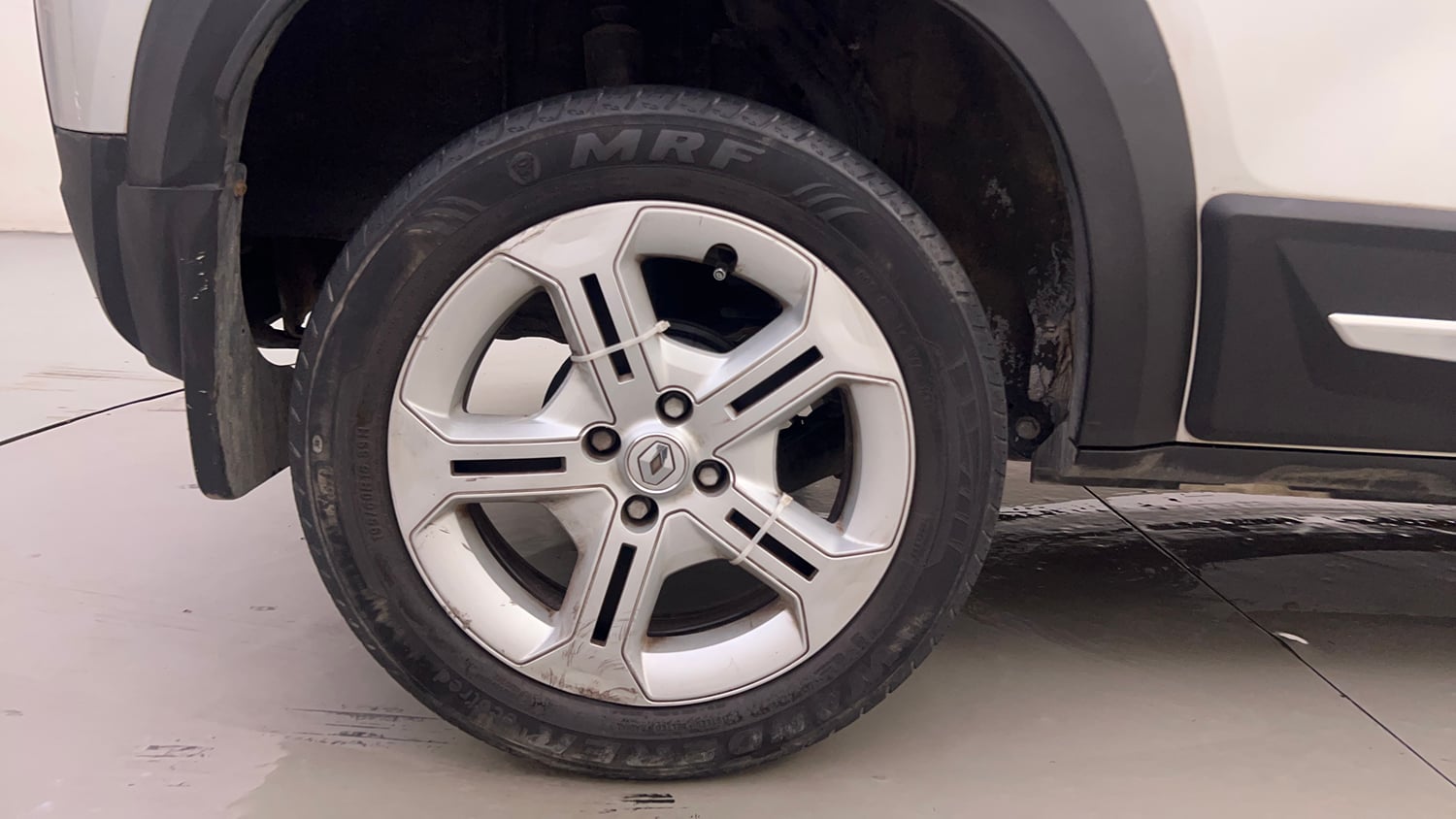 Used 2021 Renault Kiger RXT MT Dual Tone Petrol Manual tyres RIGHT REAR TYRE RIM VIEW