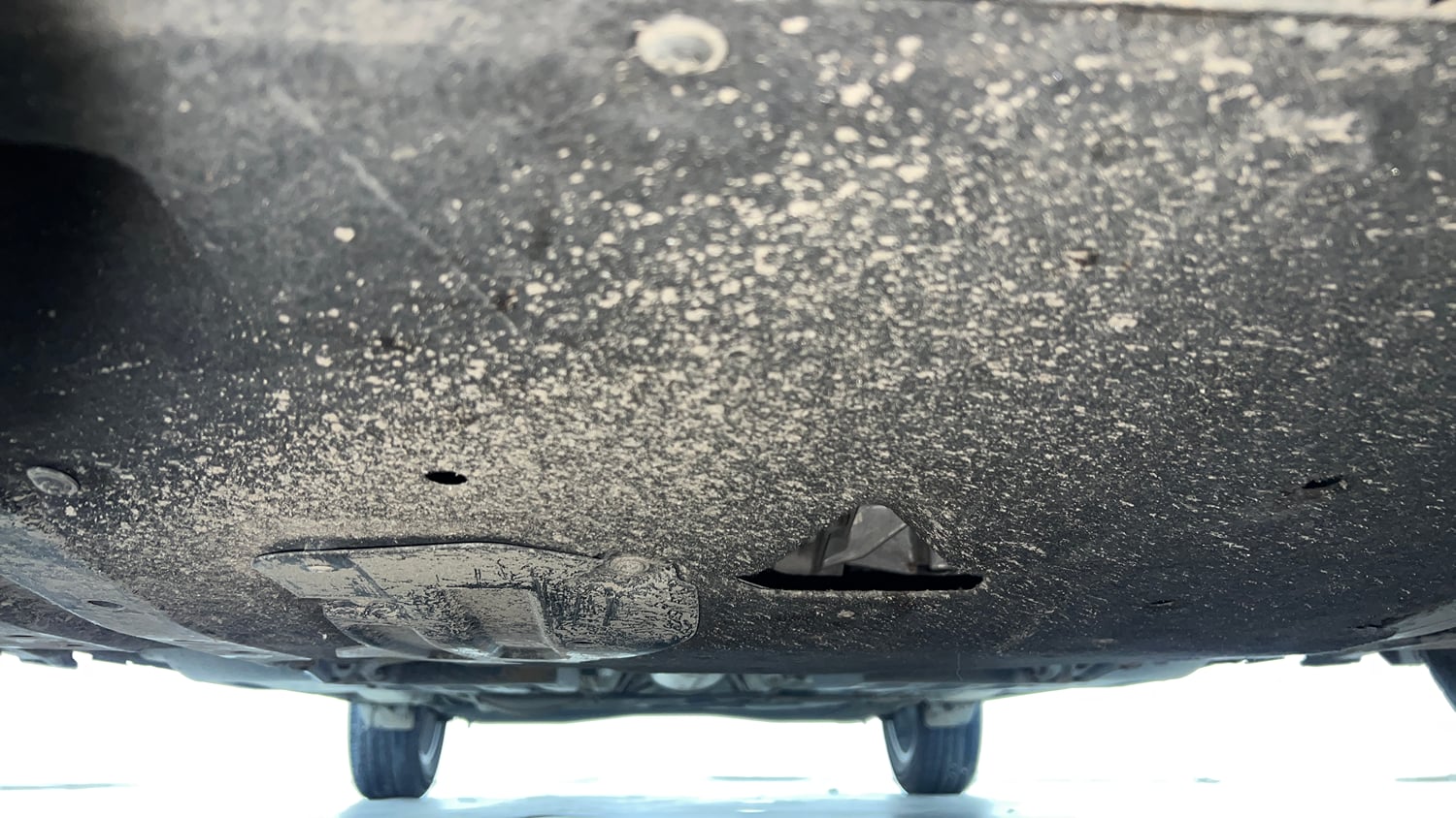 Used 2024 Maruti Suzuki Swift ZXi AMT Petrol Automatic extra FRONT LEFT UNDERBODY VIEW