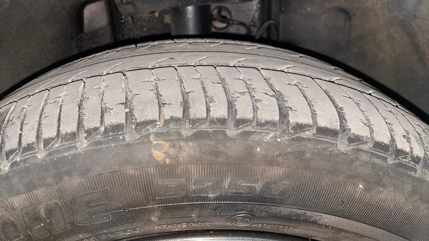 Used 2023 Tata Tiago XZ Plus Petrol Manual tyres RIGHT FRONT TYRE TREAD VIEW