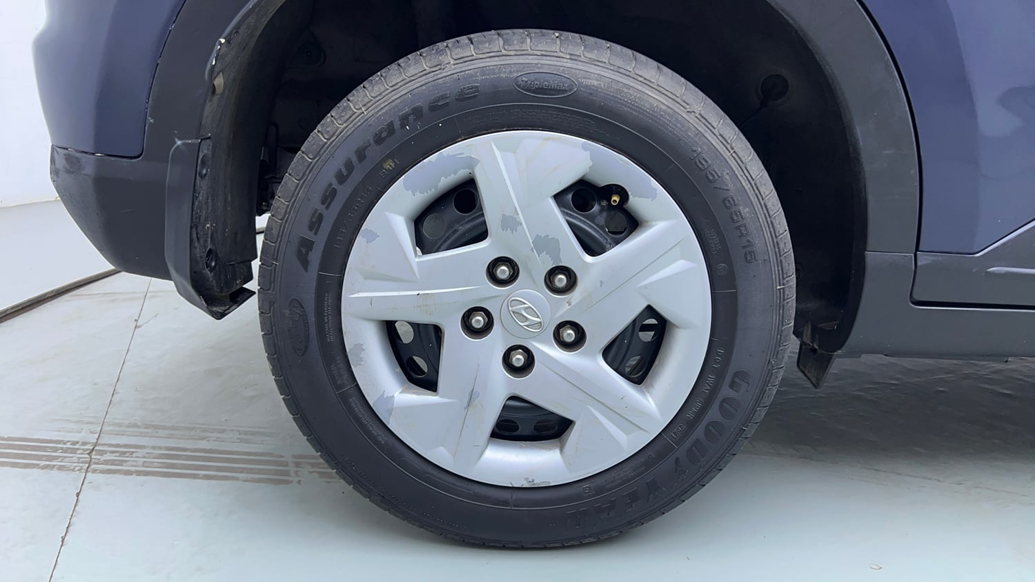 Used 2021 Hyundai Venue S 1.0 Turbo DCT Petrol Automatic tyres RIGHT REAR TYRE RIM VIEW