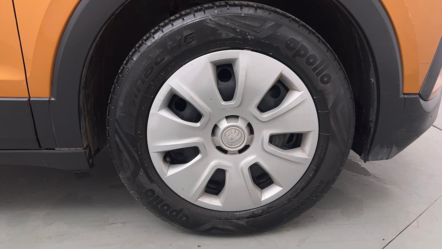 Used 2022 Skoda Kushaq Active 1.0 TSI MT Petrol Manual tyres RIGHT FRONT TYRE RIM VIEW