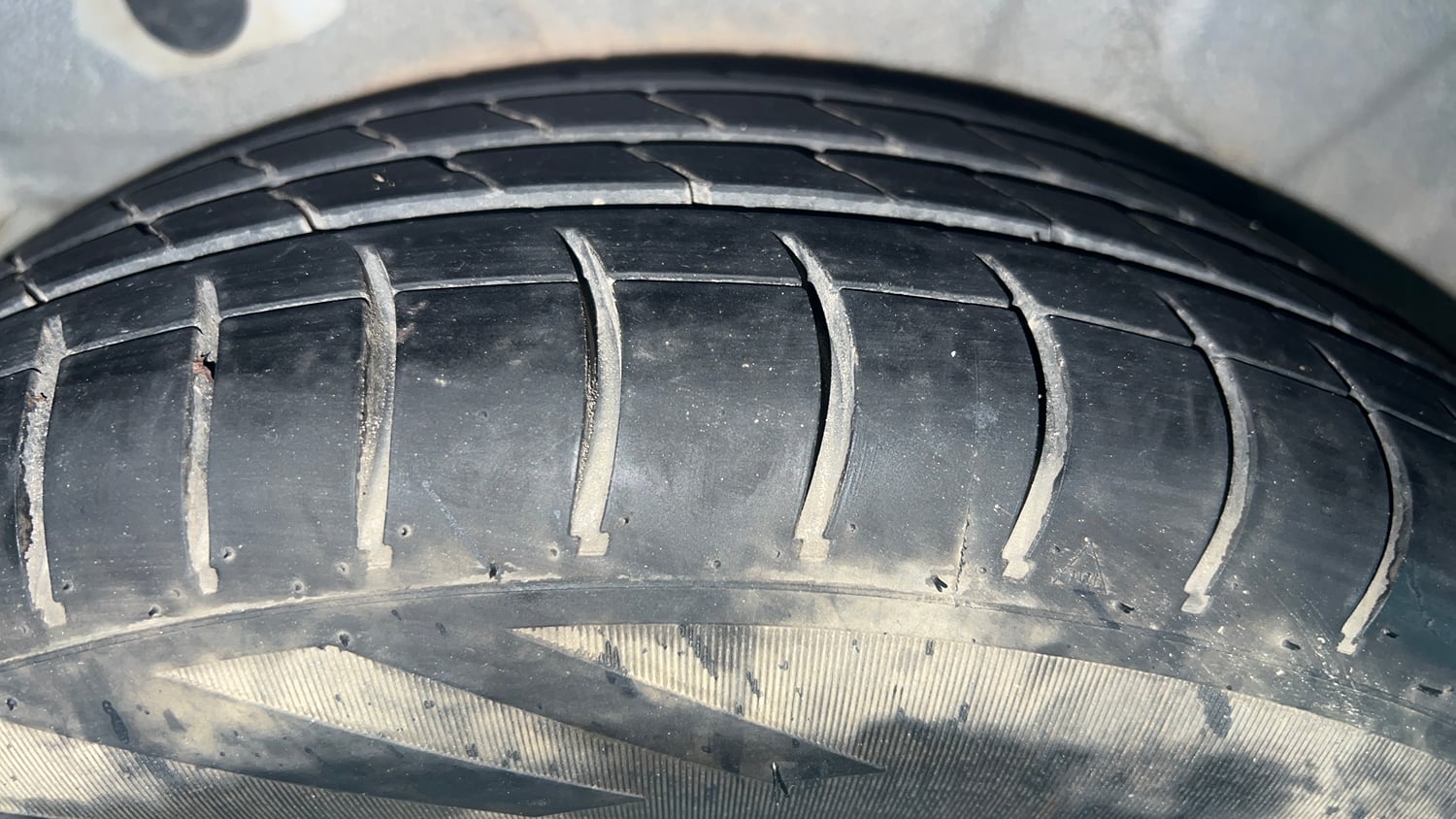 Used 2014 Hyundai i10 Sportz 1.1 iRDE2 Petrol Manual tyres RIGHT REAR TYRE TREAD VIEW