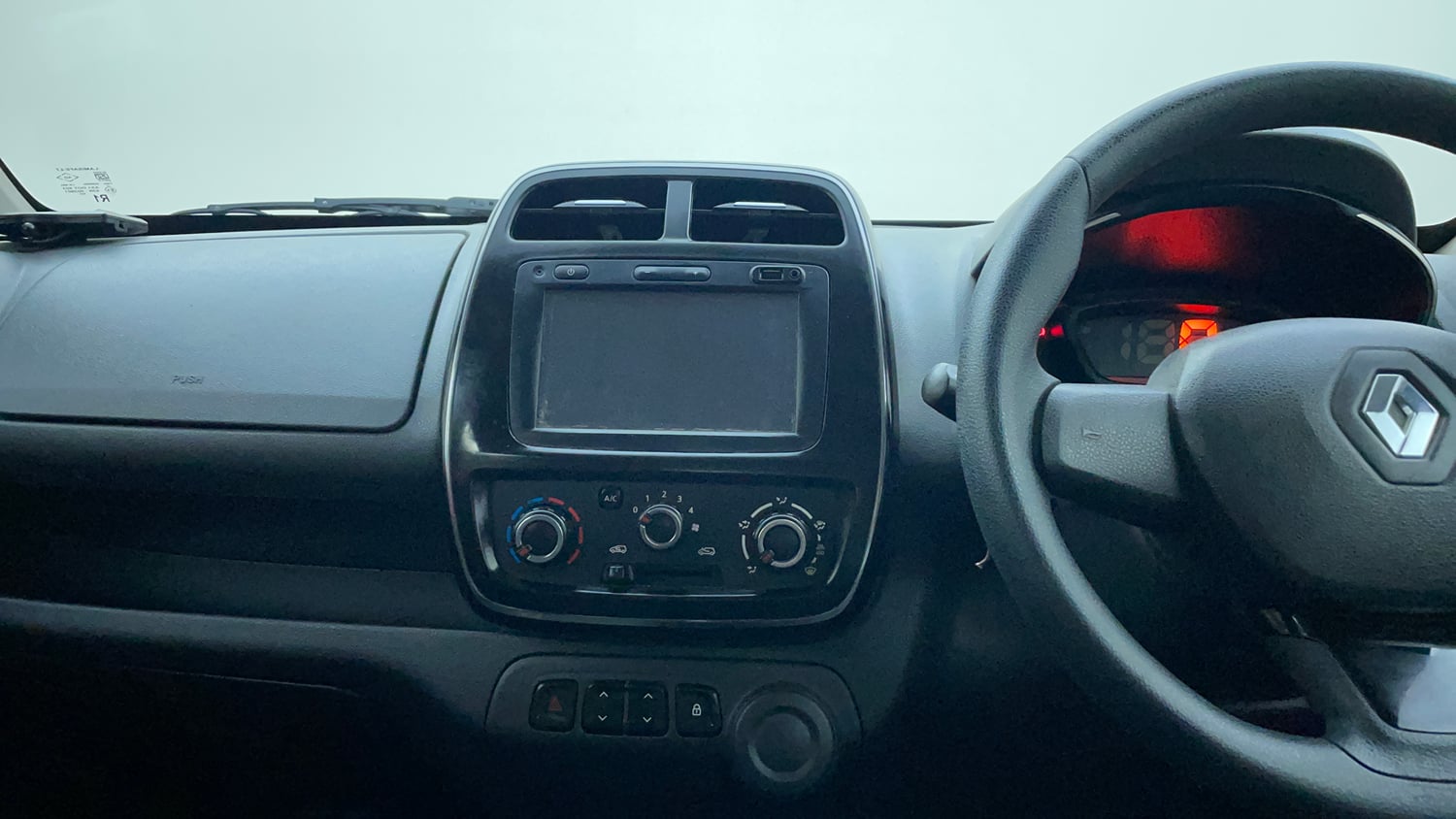 Used 2017 Renault Kwid 1.0 RXT Petrol Manual interior MUSIC SYSTEM & AC CONTROL VIEW
