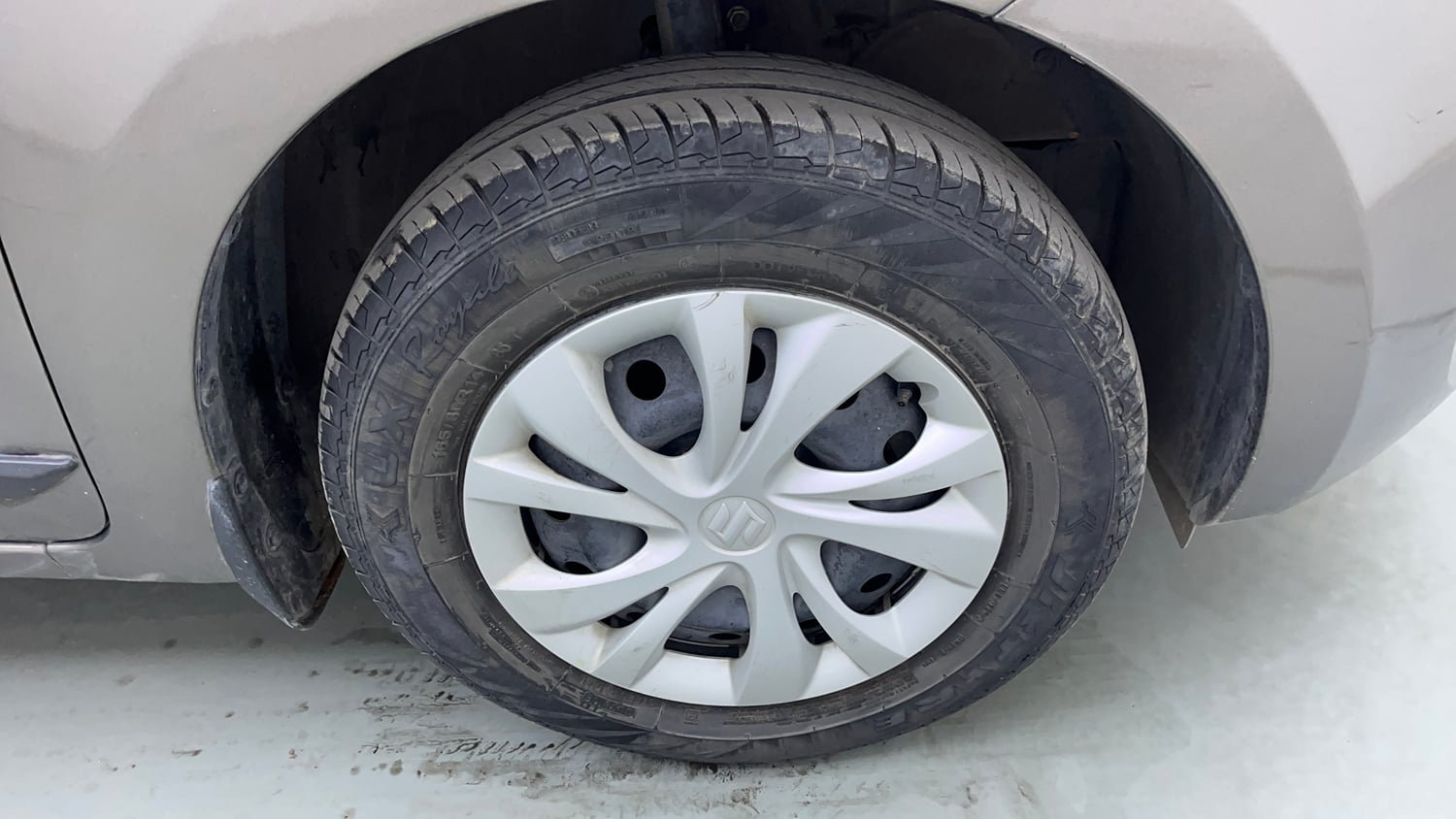 Used 2022 Maruti Suzuki Swift VXi Petrol Manual tyres RIGHT FRONT TYRE RIM VIEW