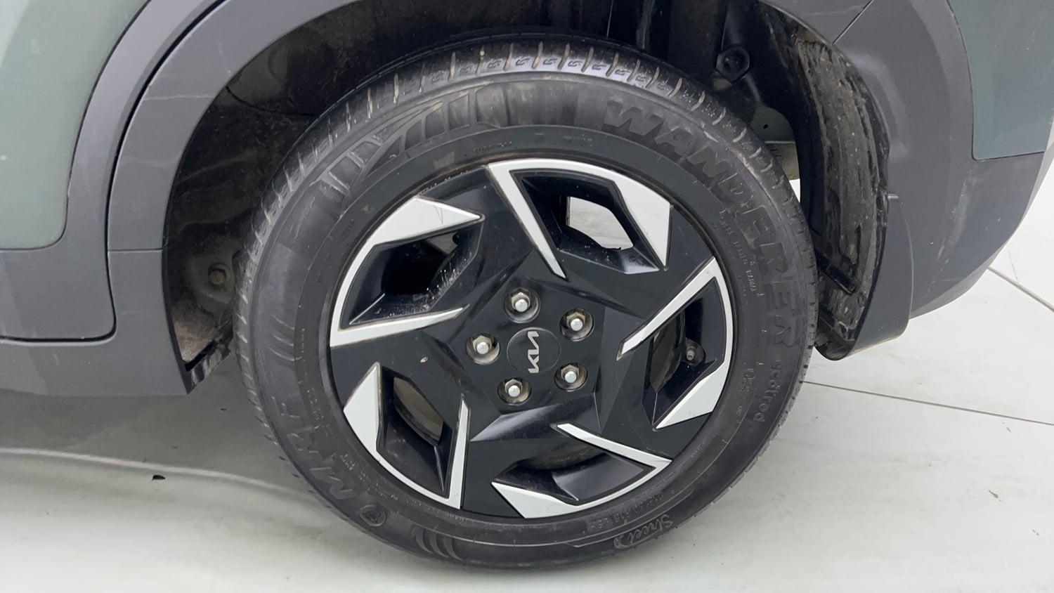 Used 2024 Kia Sonet HTK (O) 1.2 Petrol MT Petrol Manual tyres LEFT REAR TYRE RIM VIEW