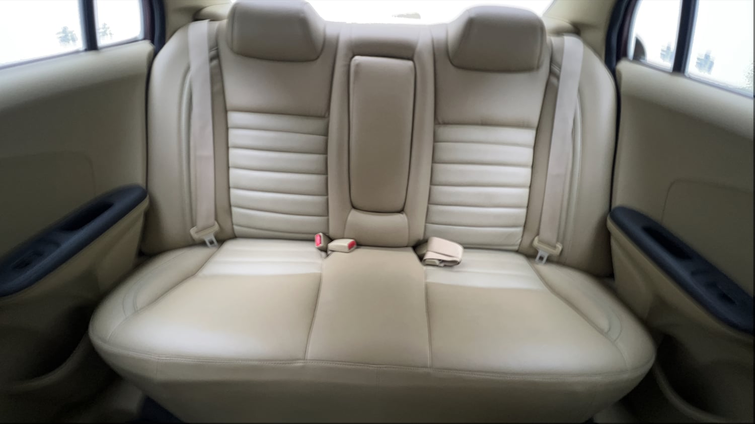 Used 2015 Honda Amaze 1.2 S i-VTEC Petrol Manual interior REAR SEAT CONDITION VIEW