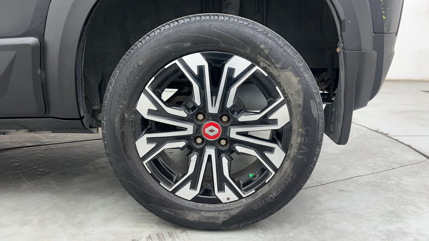 Used 2023 Renault Kiger RXZ Turbo CVT Petrol Automatic tyres LEFT REAR TYRE RIM VIEW