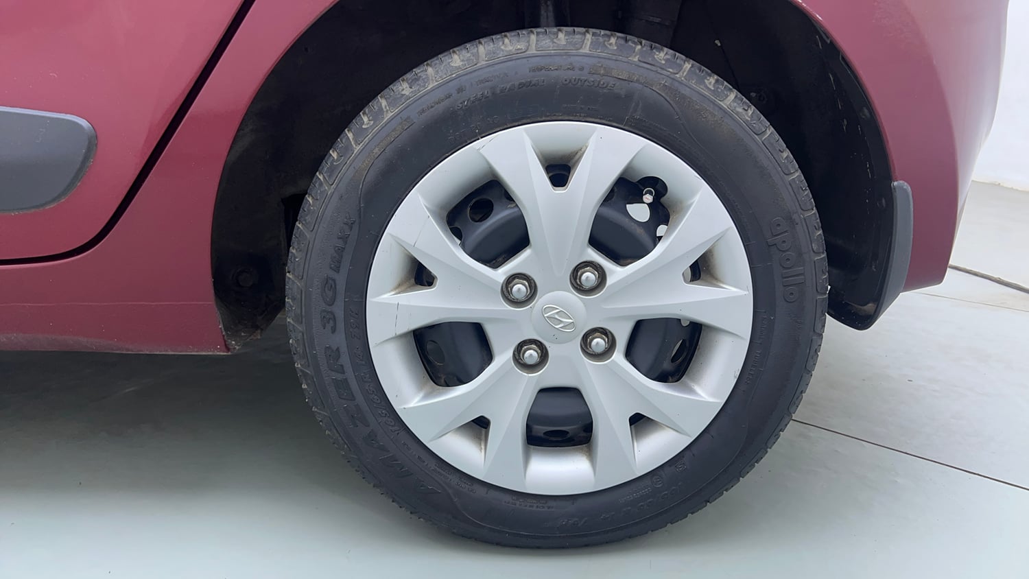 Used 2015 Hyundai Grand i10 Sportz 1.2 Kappa VTVT Petrol Manual tyres LEFT REAR TYRE RIM VIEW
