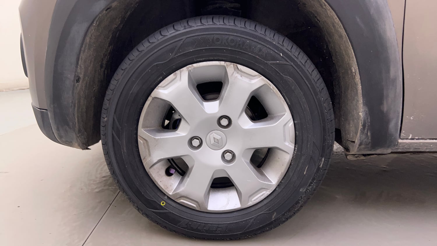 Used 2018 Renault Kwid CLIMBER 1.0 AMT Petrol Automatic tyres LEFT FRONT TYRE RIM VIEW