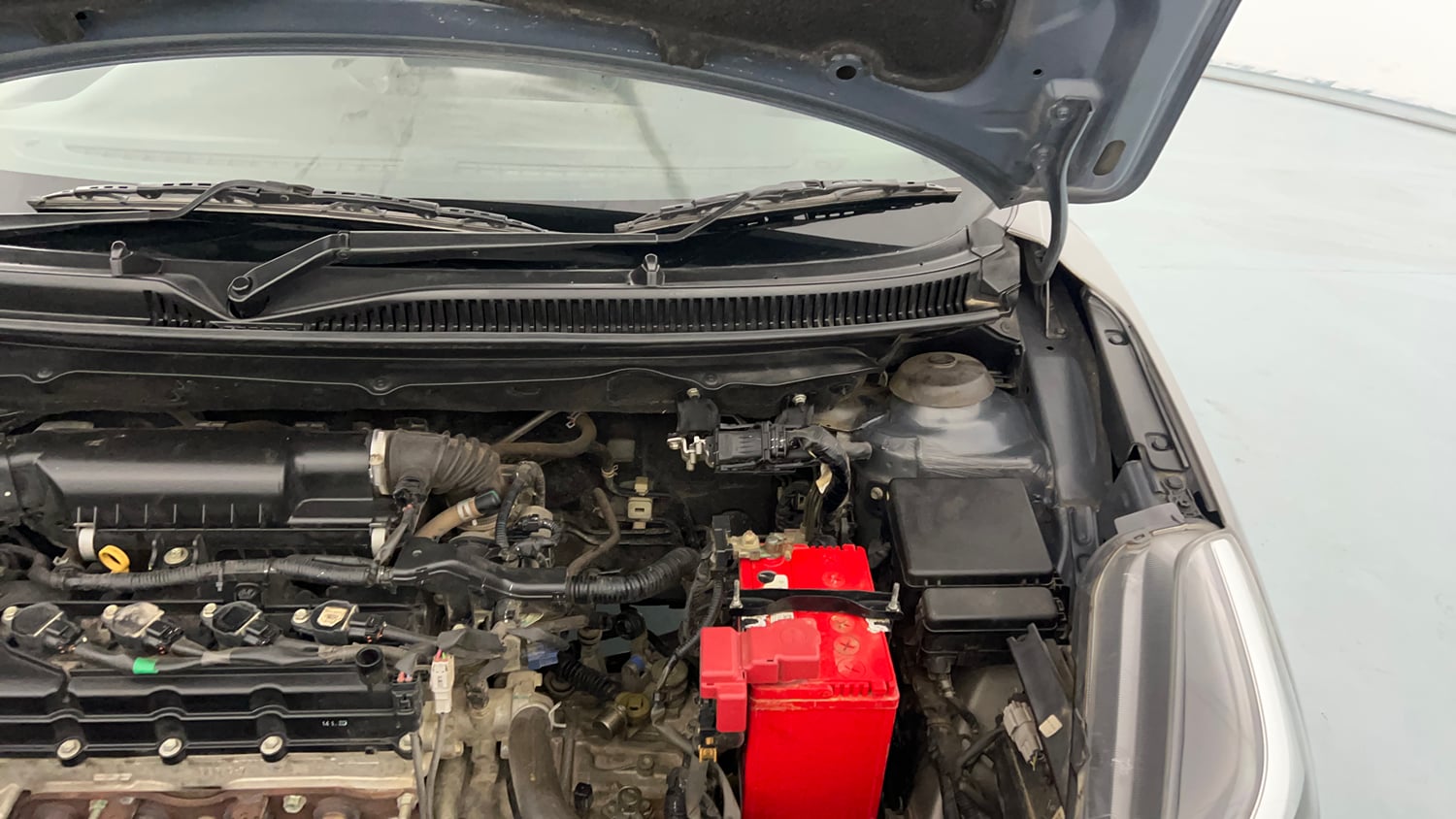 Used 2020 Maruti Suzuki Baleno Zeta Petrol Manual engine ENGINE LEFT SIDE HINGE & APRON VIEW
