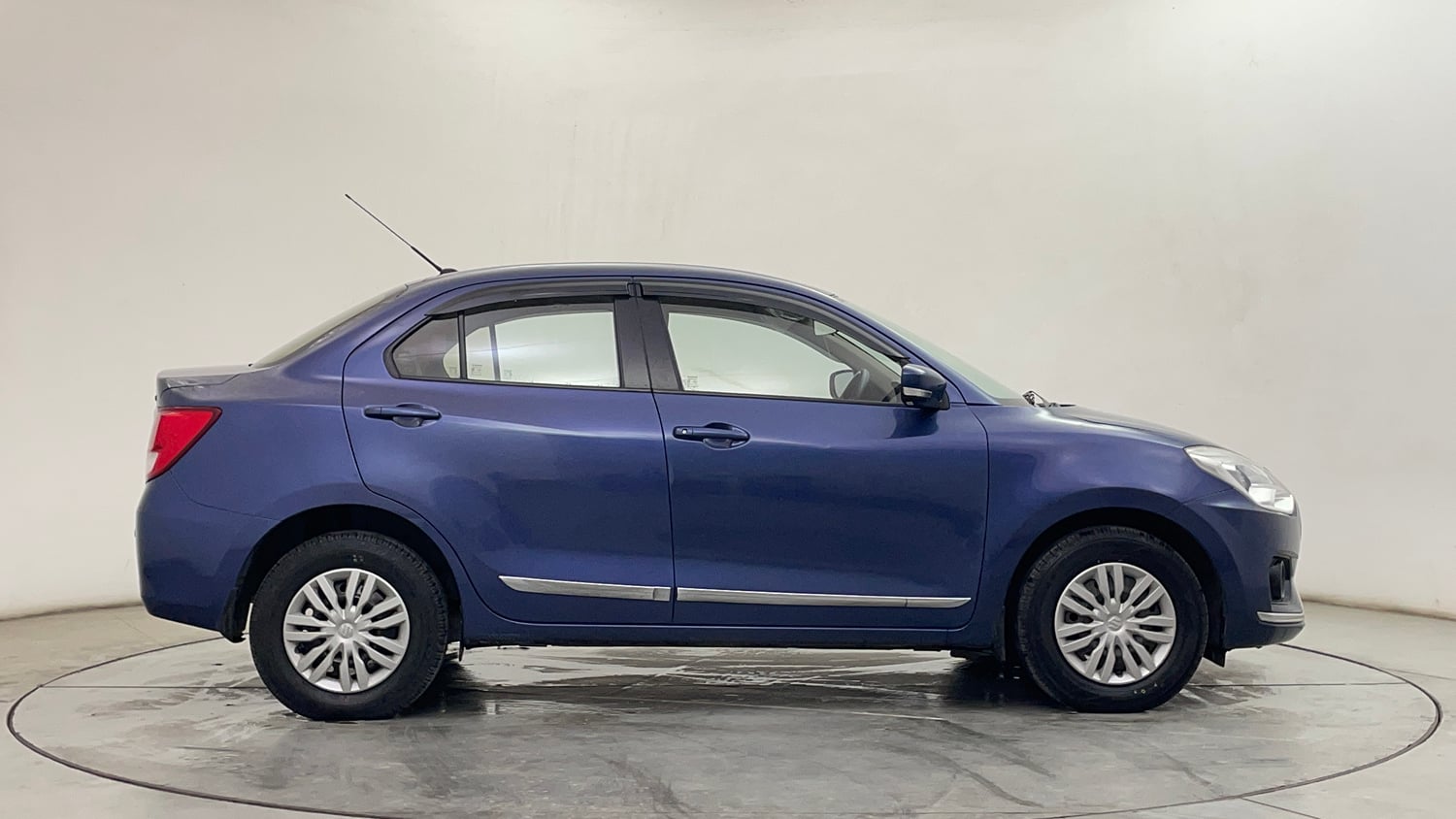 Used 2018 Maruti Suzuki Dzire VXi Petrol Manual exterior RIGHT SIDE VIEW