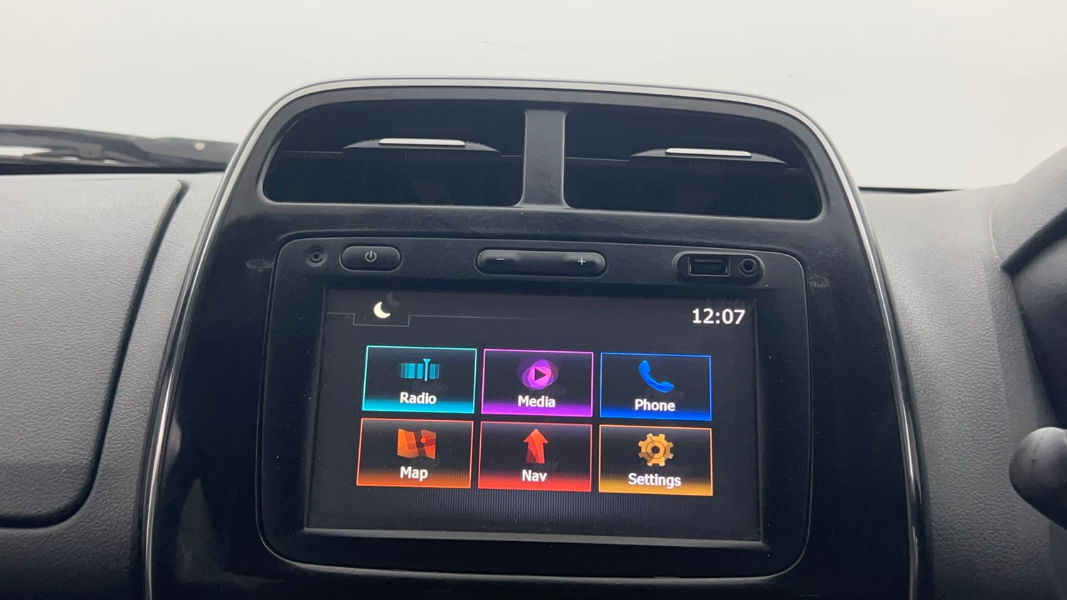Used 2017 Renault Kwid RXT (O) 1.0 SCE Edition Petrol Manual top_features Touch screen infotainment system