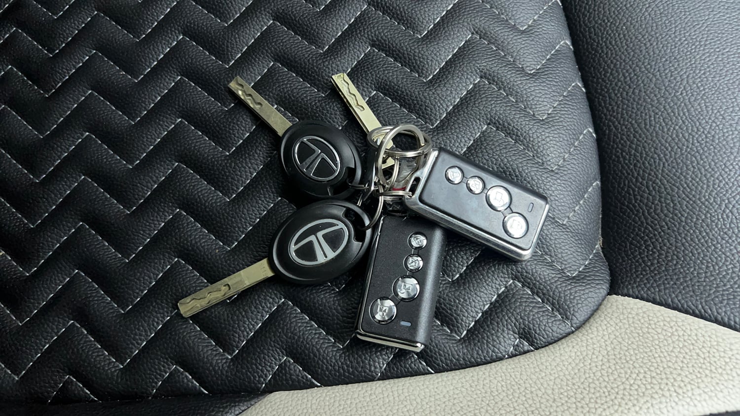 Used 2023 Tata Nexon XE Petrol Manual extra CAR KEY VIEW