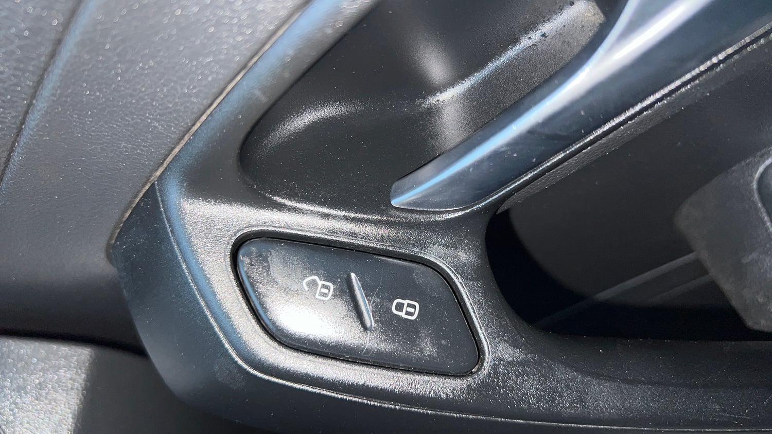 Used 2019 Volkswagen Ameo  1.0 Trendline Petrol + CNG(Outside Fitted) Petrol+cng Manual top_features Central locking