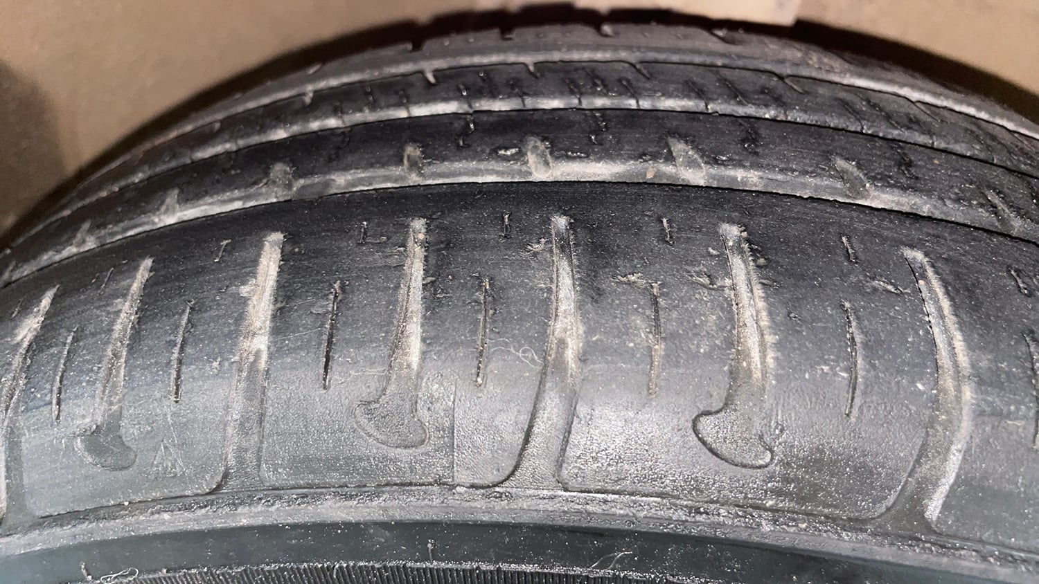 Used 2017 Hyundai Grand i10 Asta 1.2 Kappa VTVT Petrol Manual tyres RIGHT FRONT TYRE TREAD VIEW