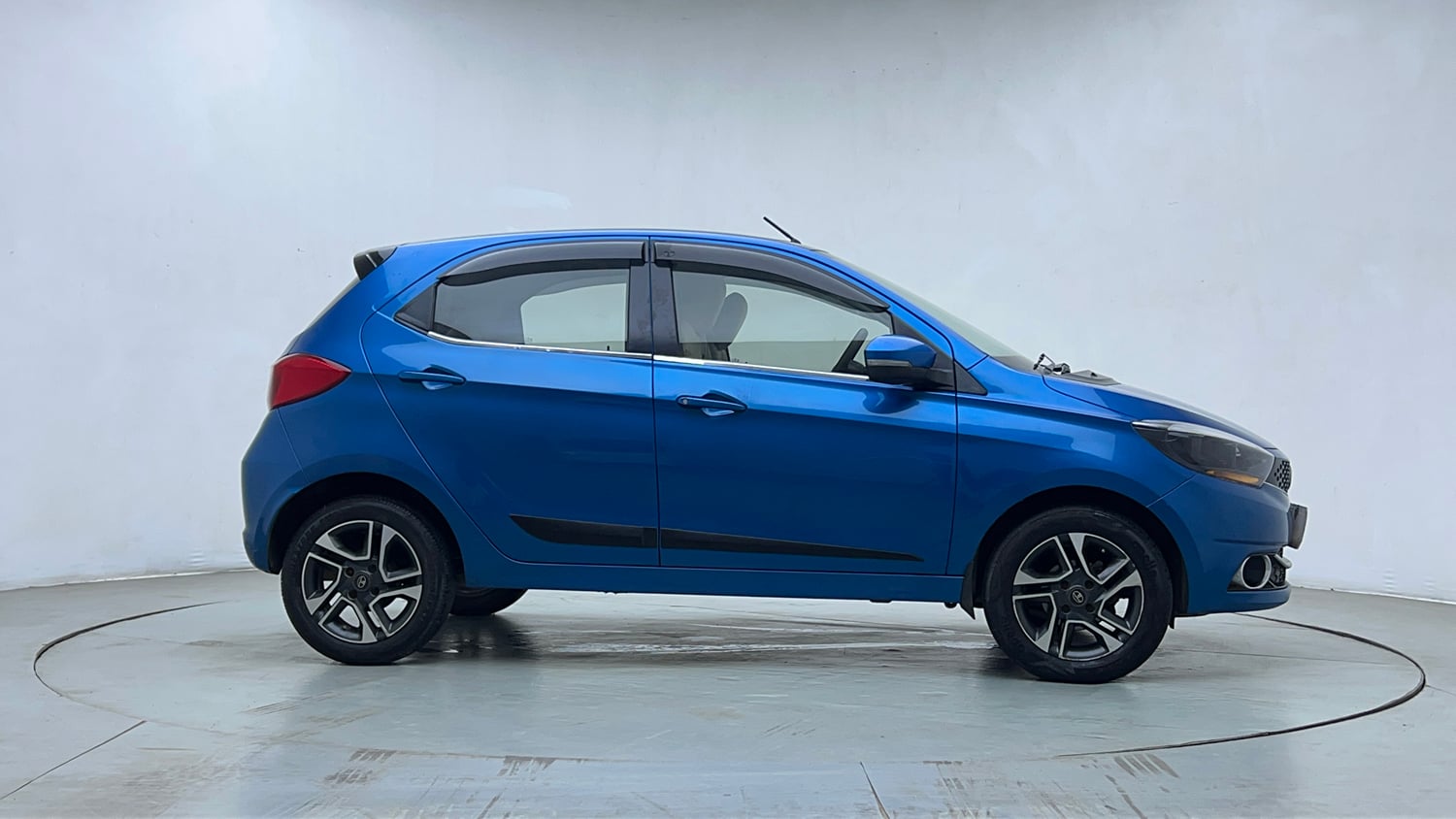 Used 2019 Tata Tiago Revotron XZA Plus Petrol Automatic exterior RIGHT SIDE VIEW