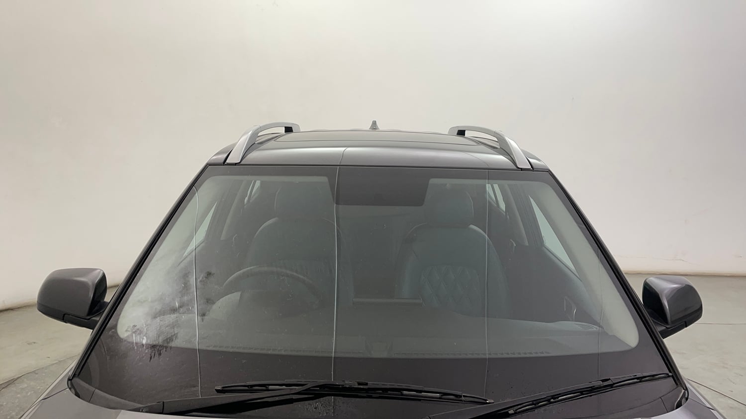 Used 2022 Hyundai Venue SX (O) 1.5 CRDi Executive Diesel Manual exterior FRONT WINDSHIELD VIEW