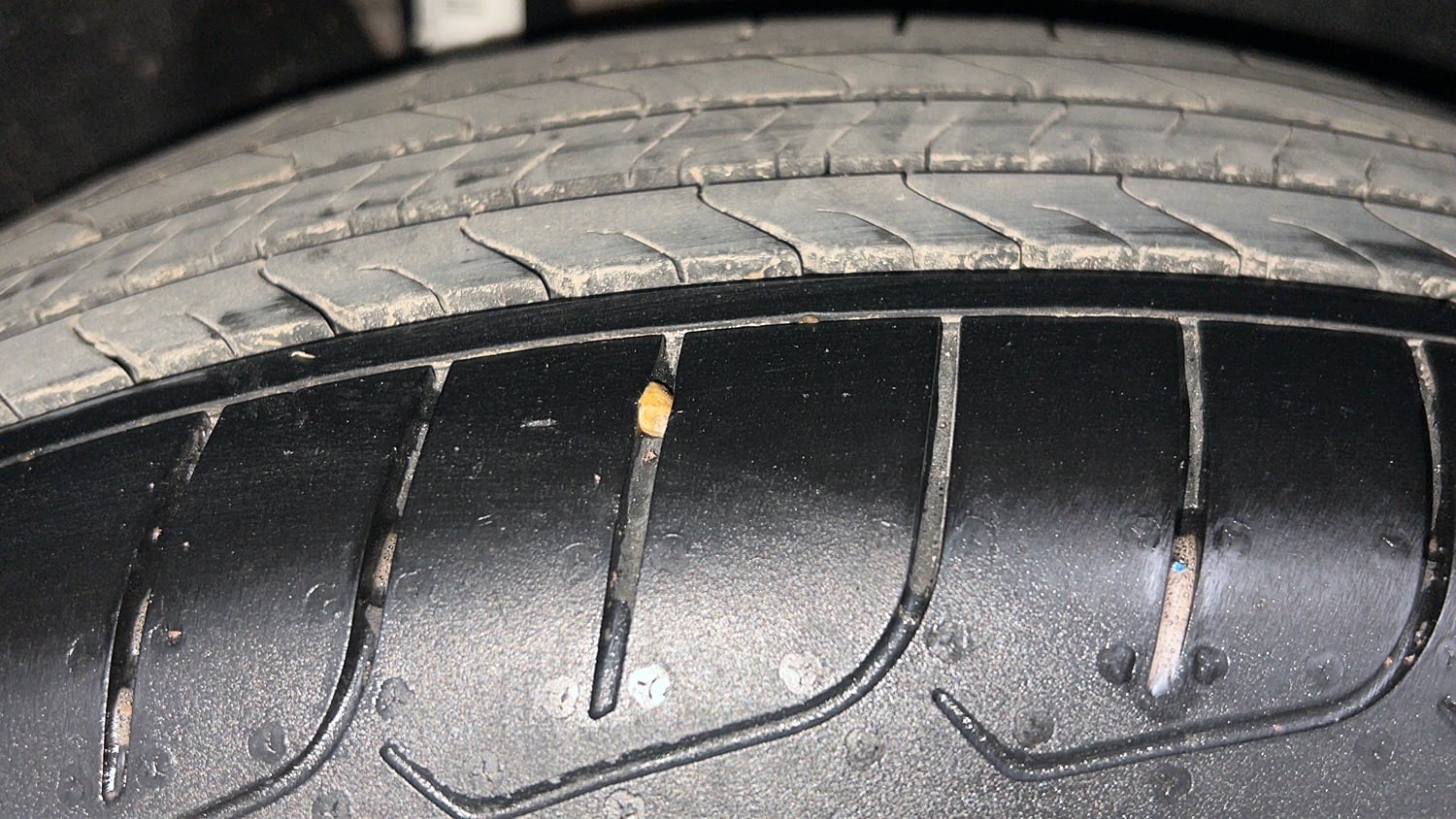 Used 2018 Ford EcoSport Trend + 1.5L TDCi Diesel Manual tyres RIGHT REAR TYRE TREAD VIEW