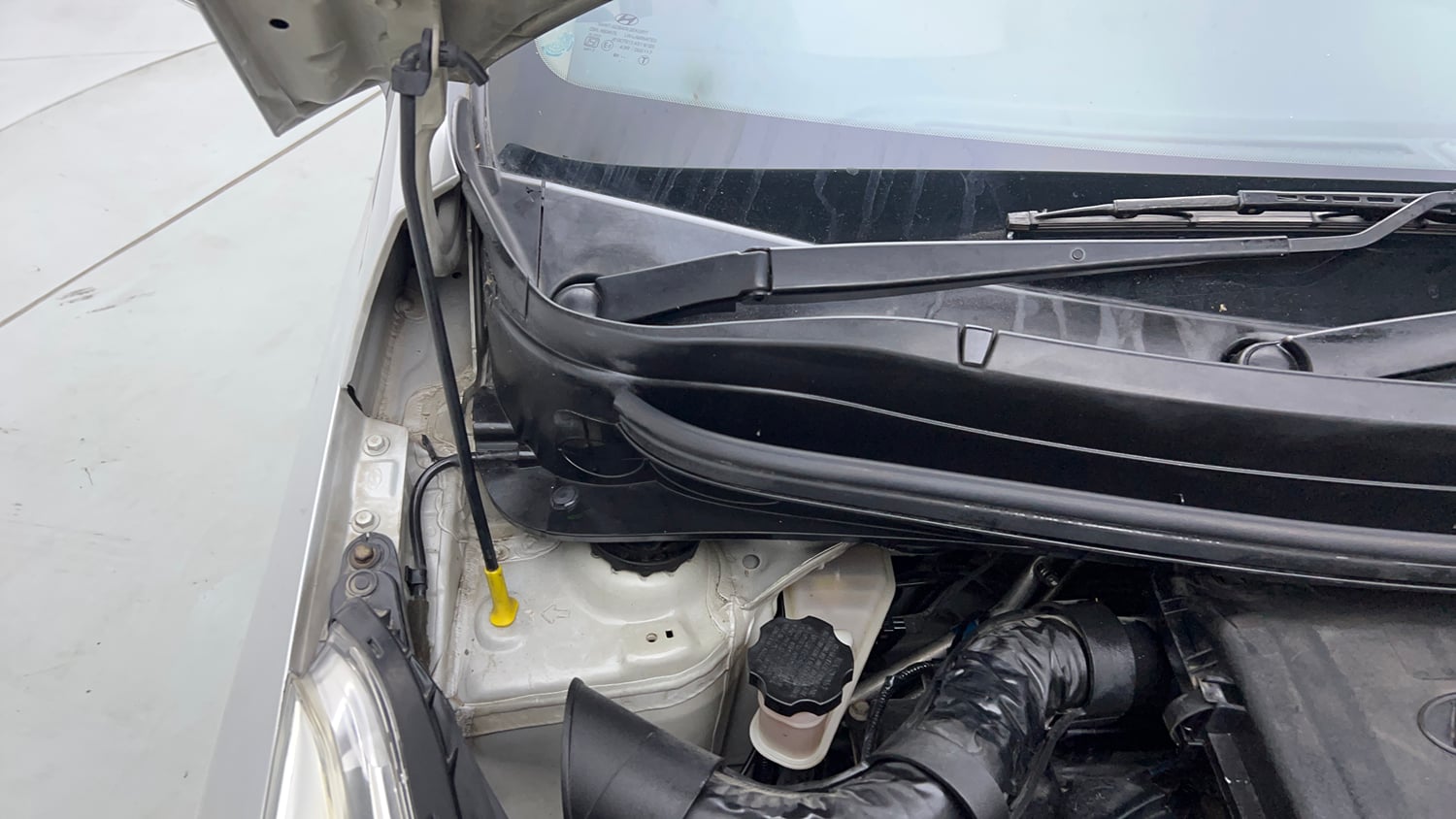 Used 2018 Hyundai Grand i10 Sportz (O) AT 1.2 Kappa VTVT Petrol Automatic engine ENGINE RIGHT SIDE HINGE & APRON VIEW
