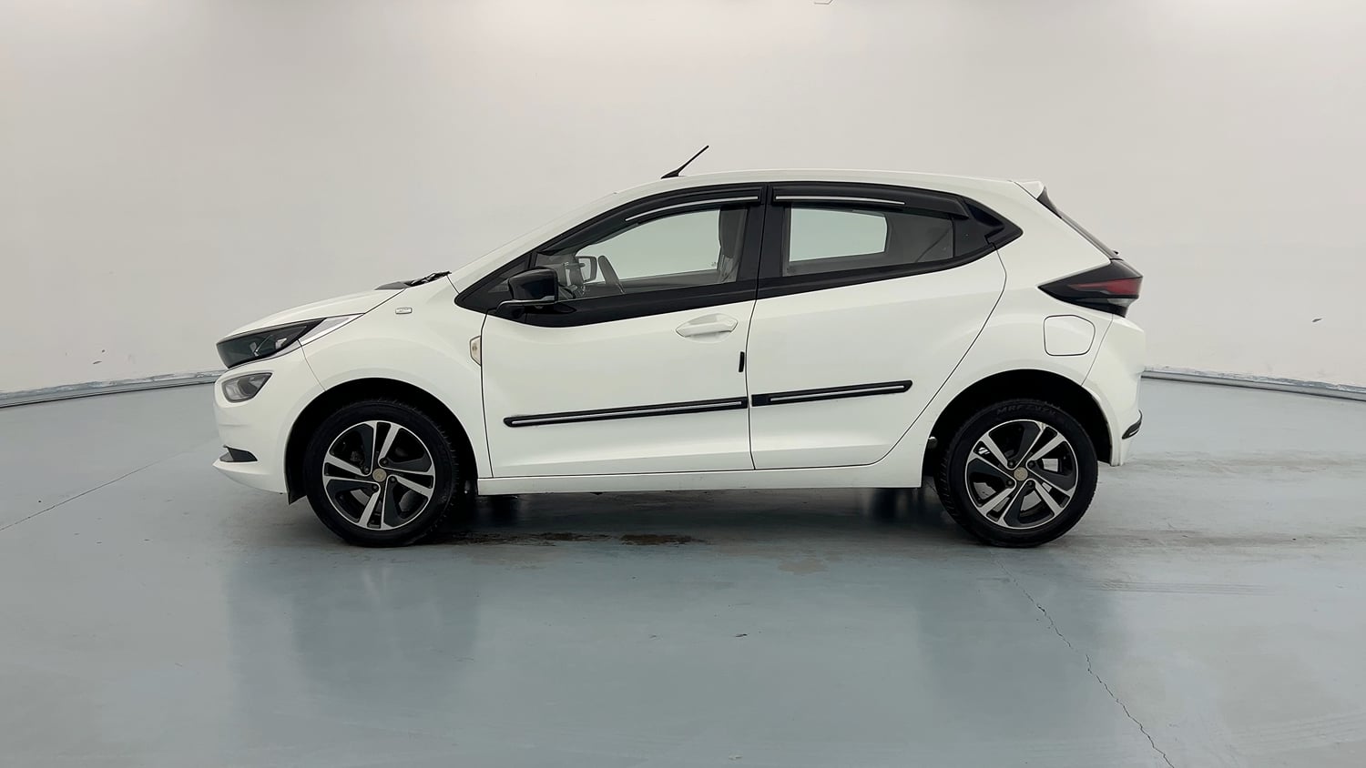 Used 2021 Tata Altroz XZ Petrol Petrol Manual exterior LEFT SIDE VIEW
