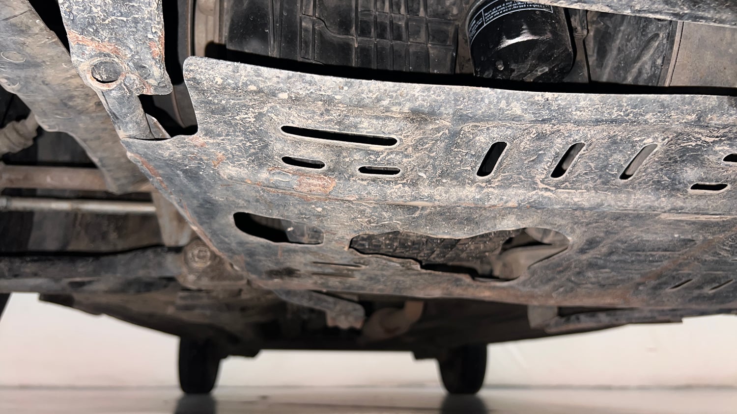 Used 2018 Renault Kwid CLIMBER 1.0 AMT Petrol Automatic extra FRONT LEFT UNDERBODY VIEW