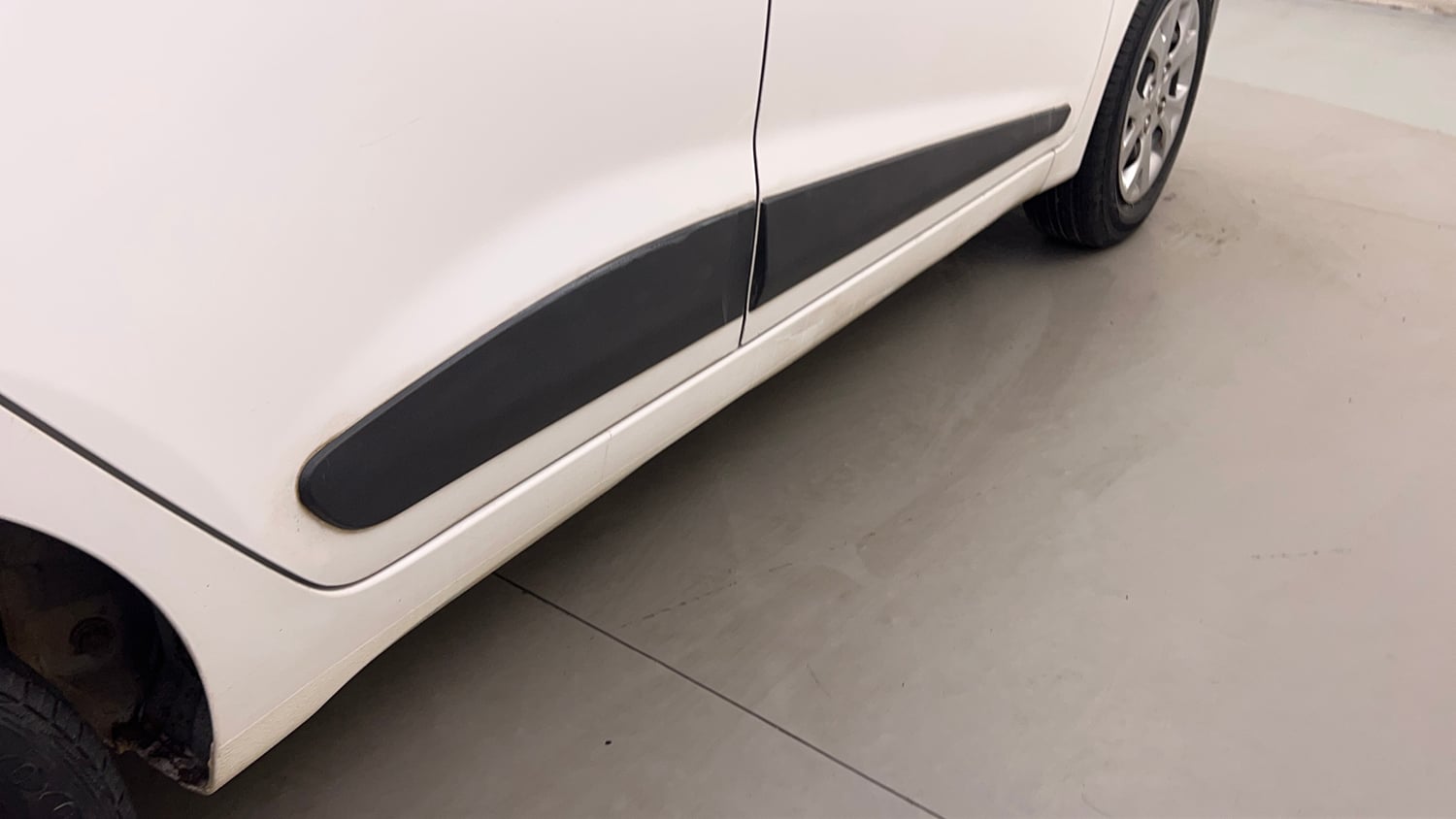 Used 2014 Hyundai Grand i10 Sportz 1.2 Kappa VTVT Petrol Manual dents MINOR DENT