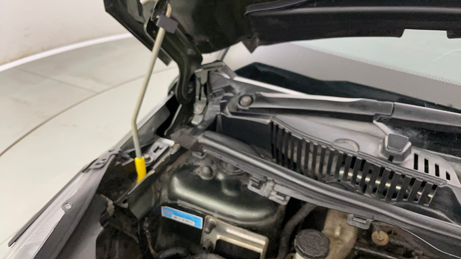 Used 2021 Tata Nexon XZ Plus Petrol Manual engine ENGINE RIGHT SIDE HINGE & APRON VIEW