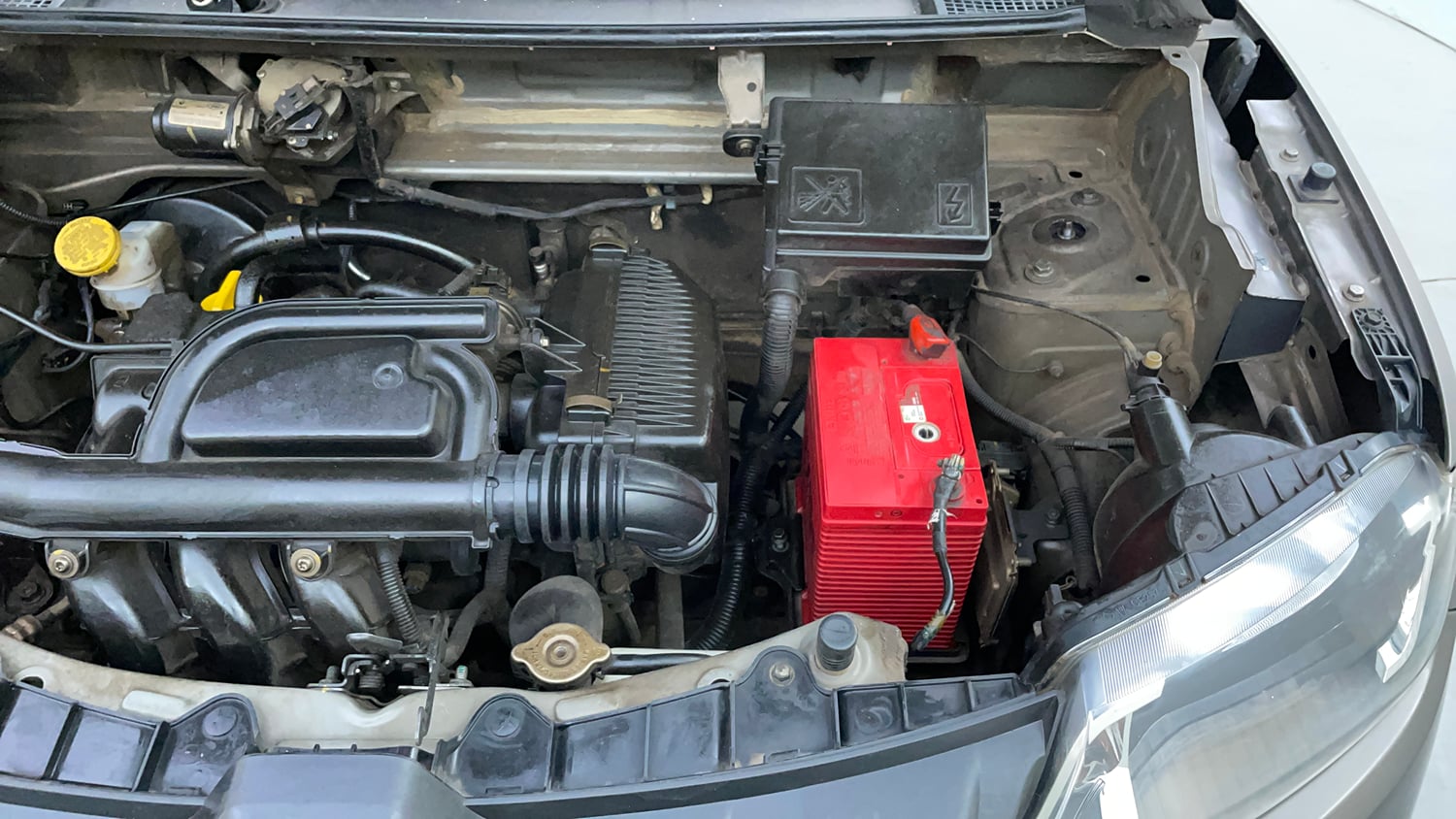 Used 2017 Renault Kwid 1.0 RXT Petrol Manual engine ENGINE LEFT SIDE VIEW