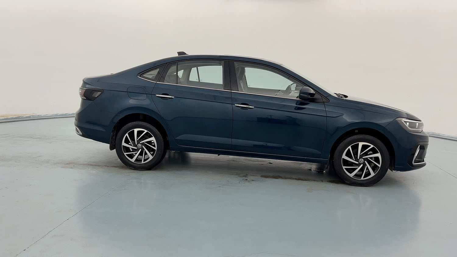 Used 2023 Volkswagen Virtus Topline 1.0 TSI MT Petrol Manual exterior RIGHT SIDE VIEW