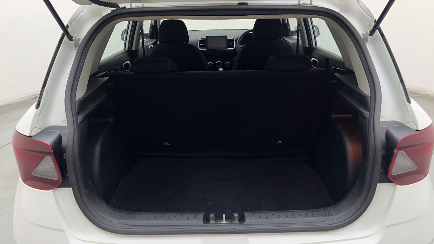 Used 2022 Hyundai Venue SX 1.0 Turbo iMT Petrol Manual interior DICKY INSIDE VIEW