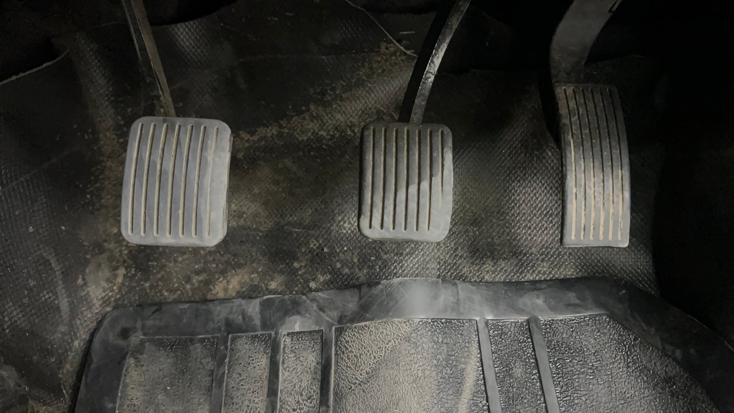 Used 2015 Hyundai Xcent SX 1.2 Petrol Manual interior PEDALS VIEW